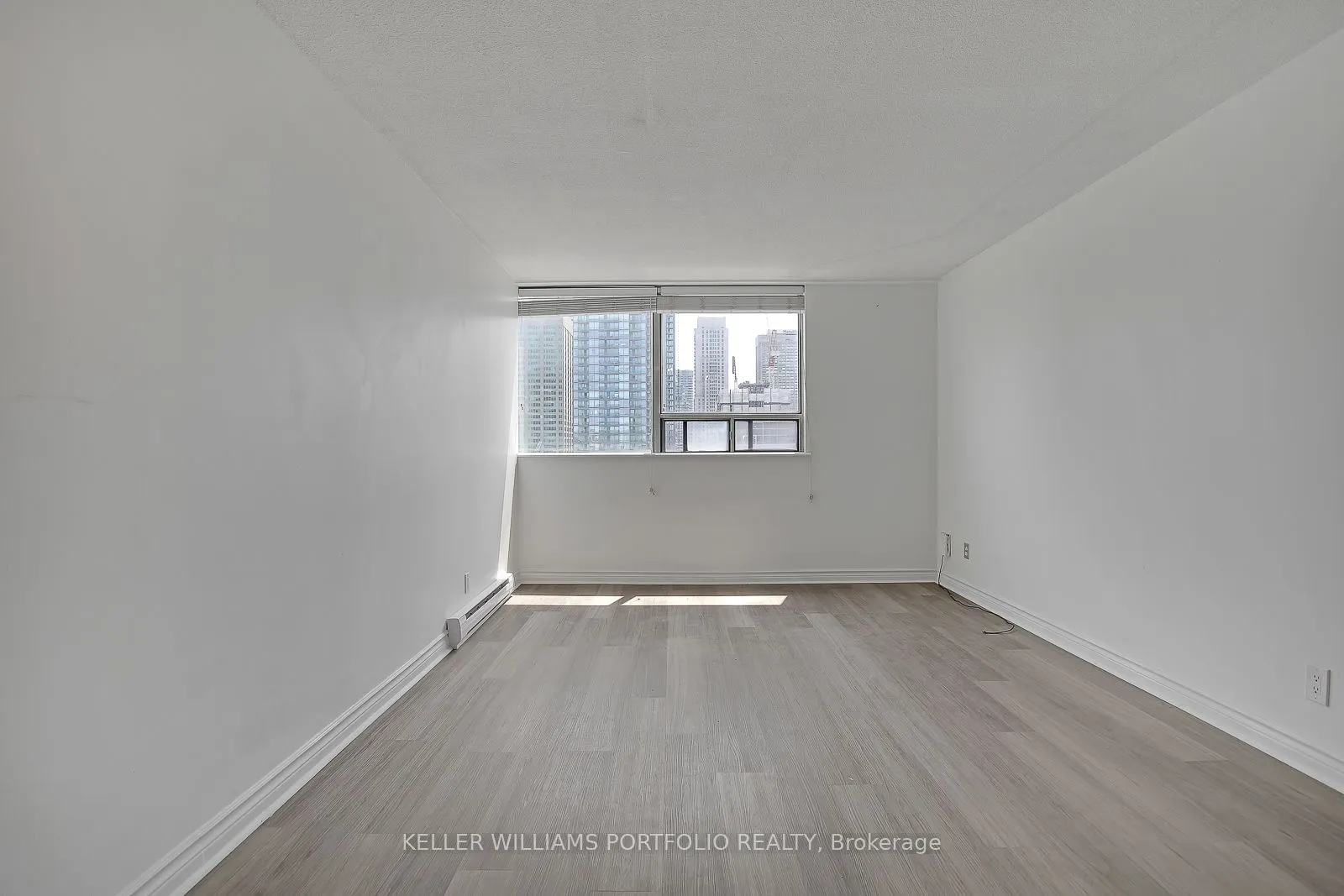 914 Yonge Street, #1704