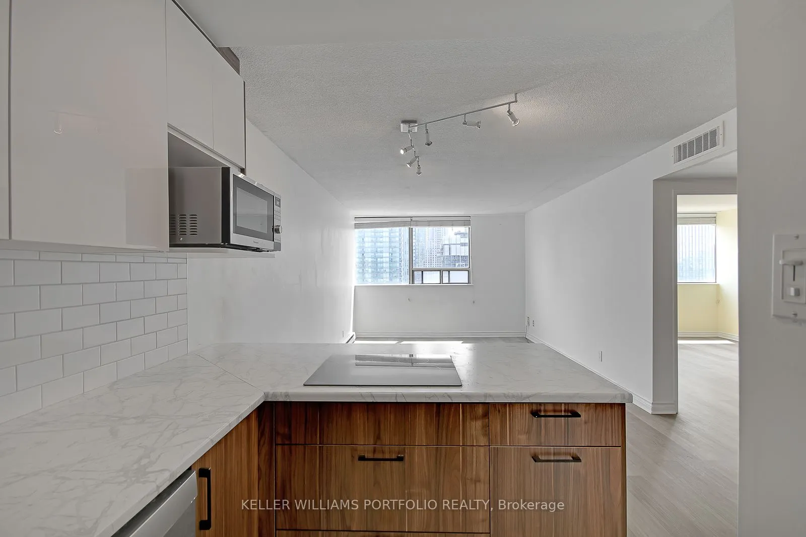 914 Yonge Street, #1704
