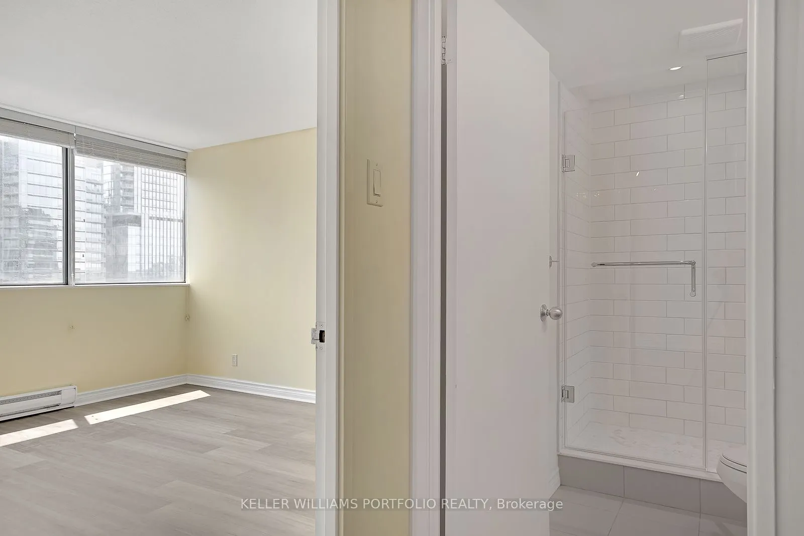 914 Yonge Street, #1704