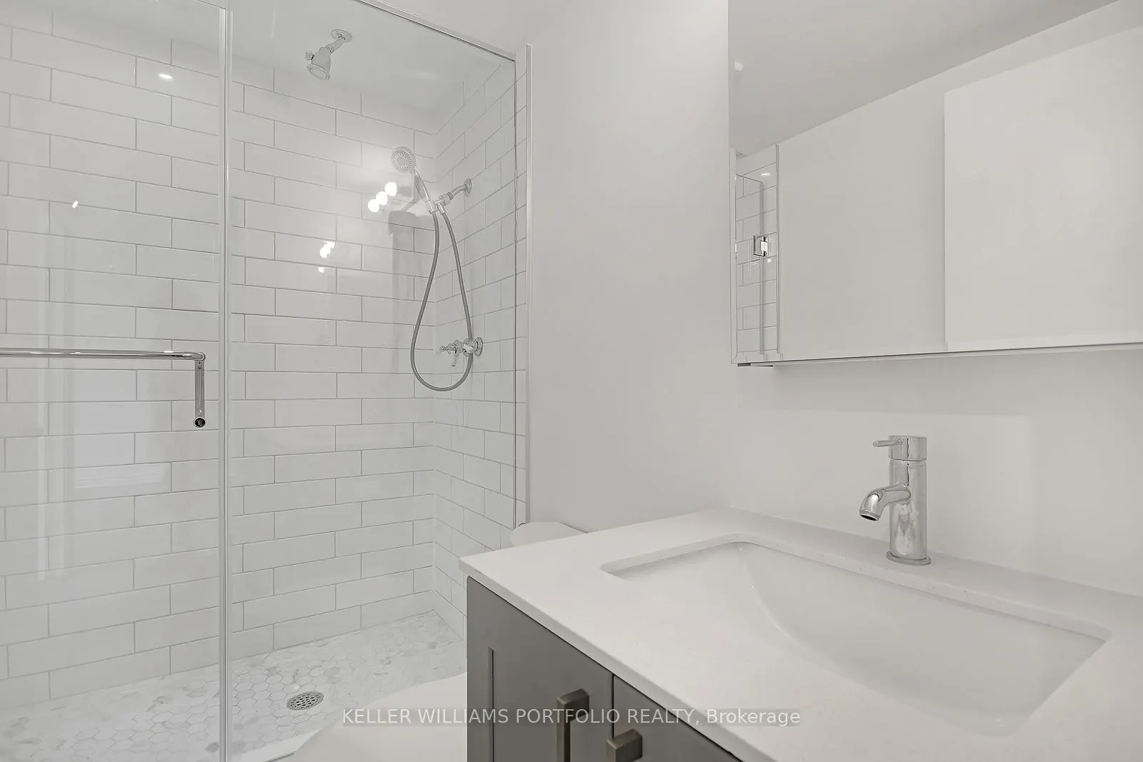 914 Yonge Street, #1704