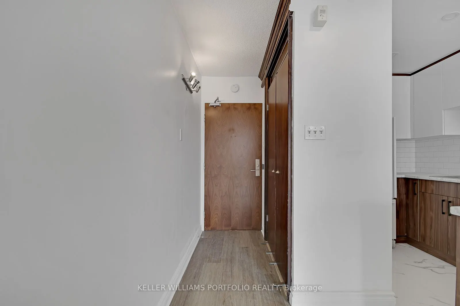 914 Yonge Street, #1704