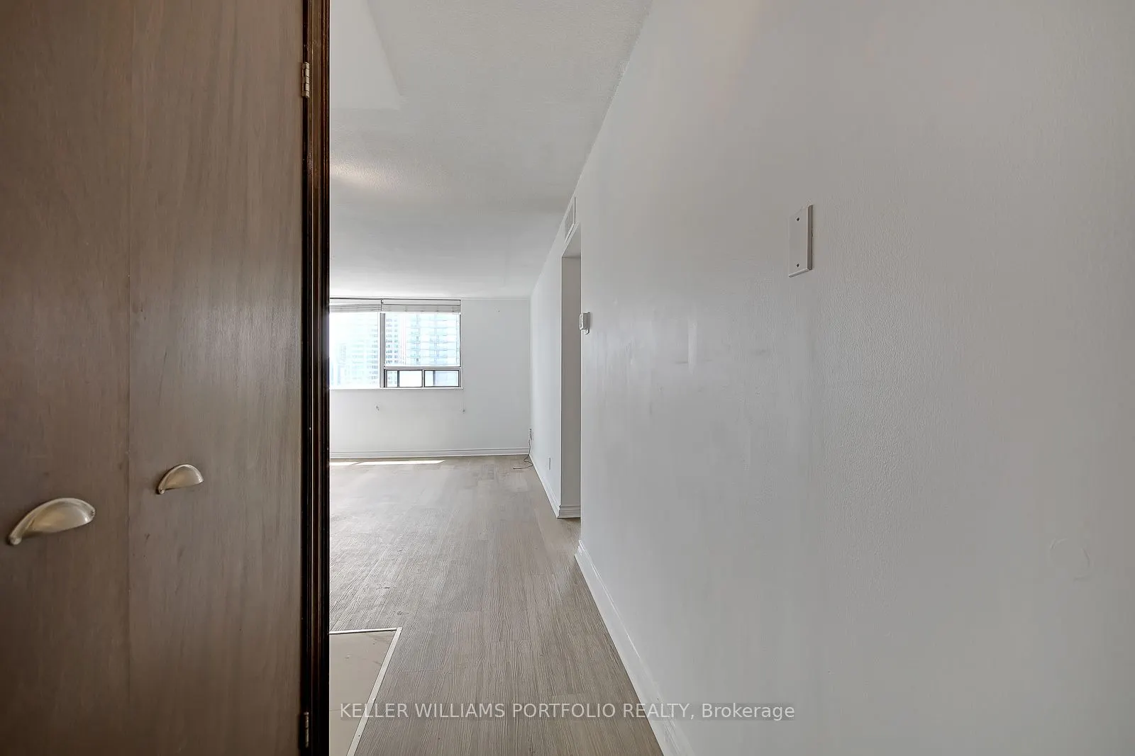 914 Yonge Street, #1704