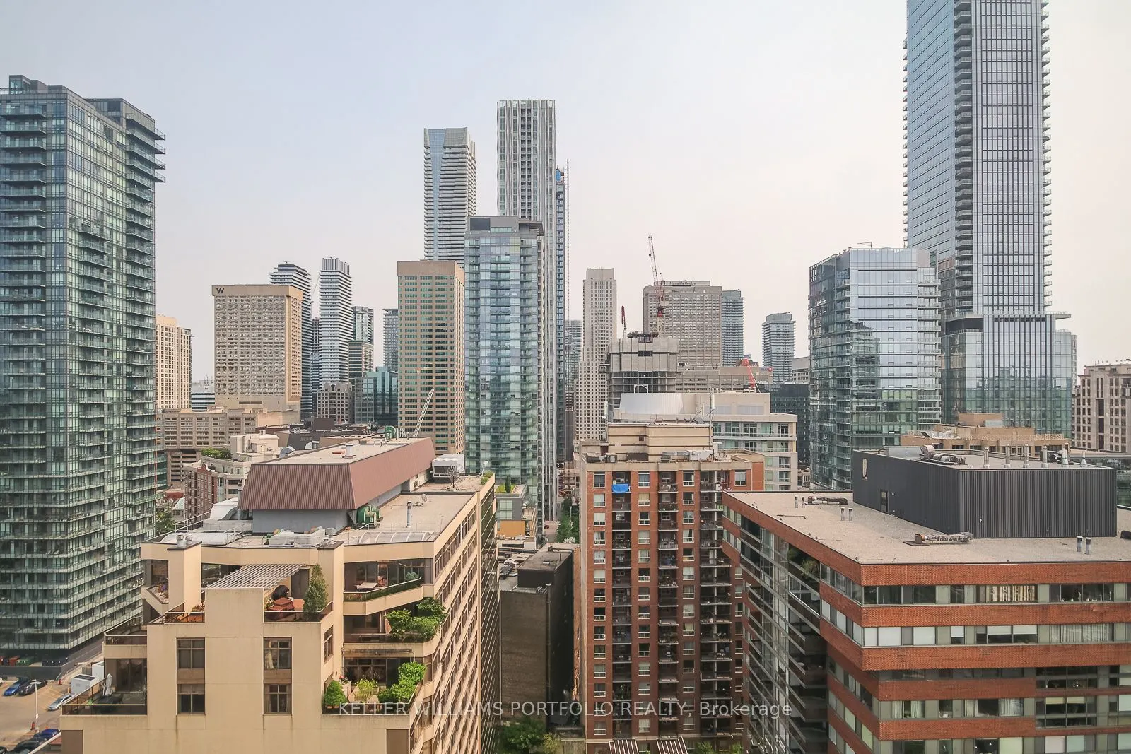 914 Yonge Street, #1704