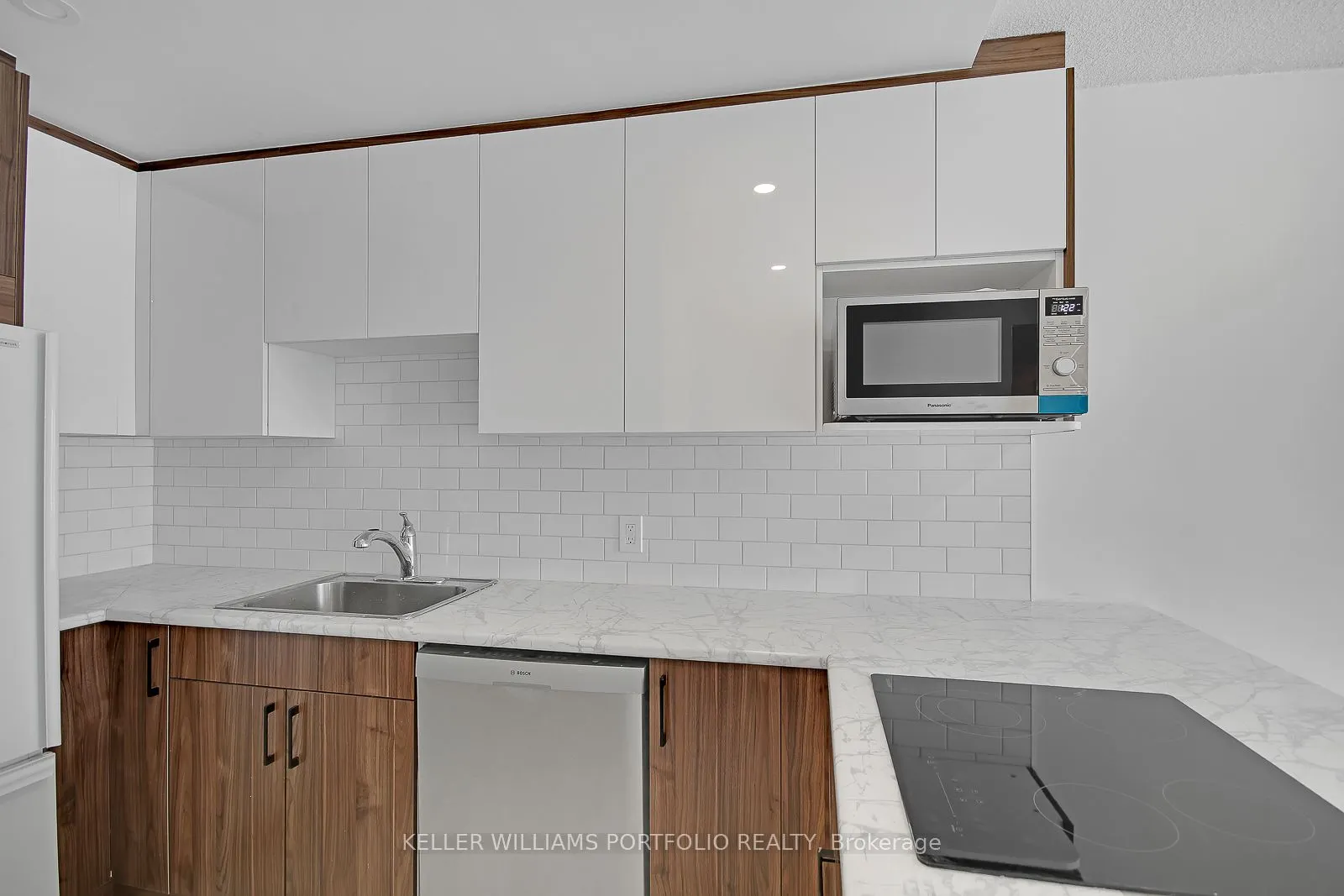 914 Yonge Street, #1704