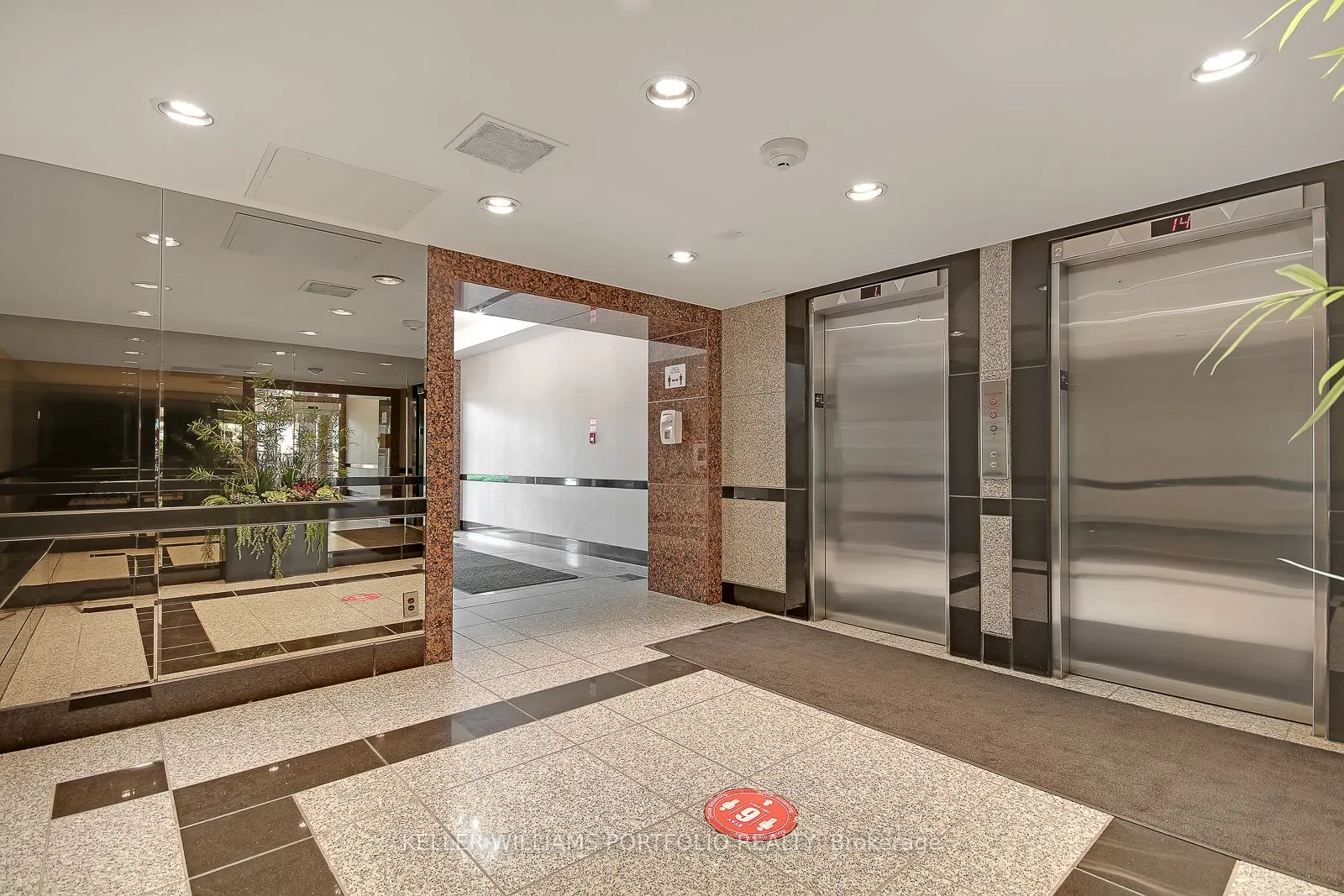 914 Yonge Street, #1704