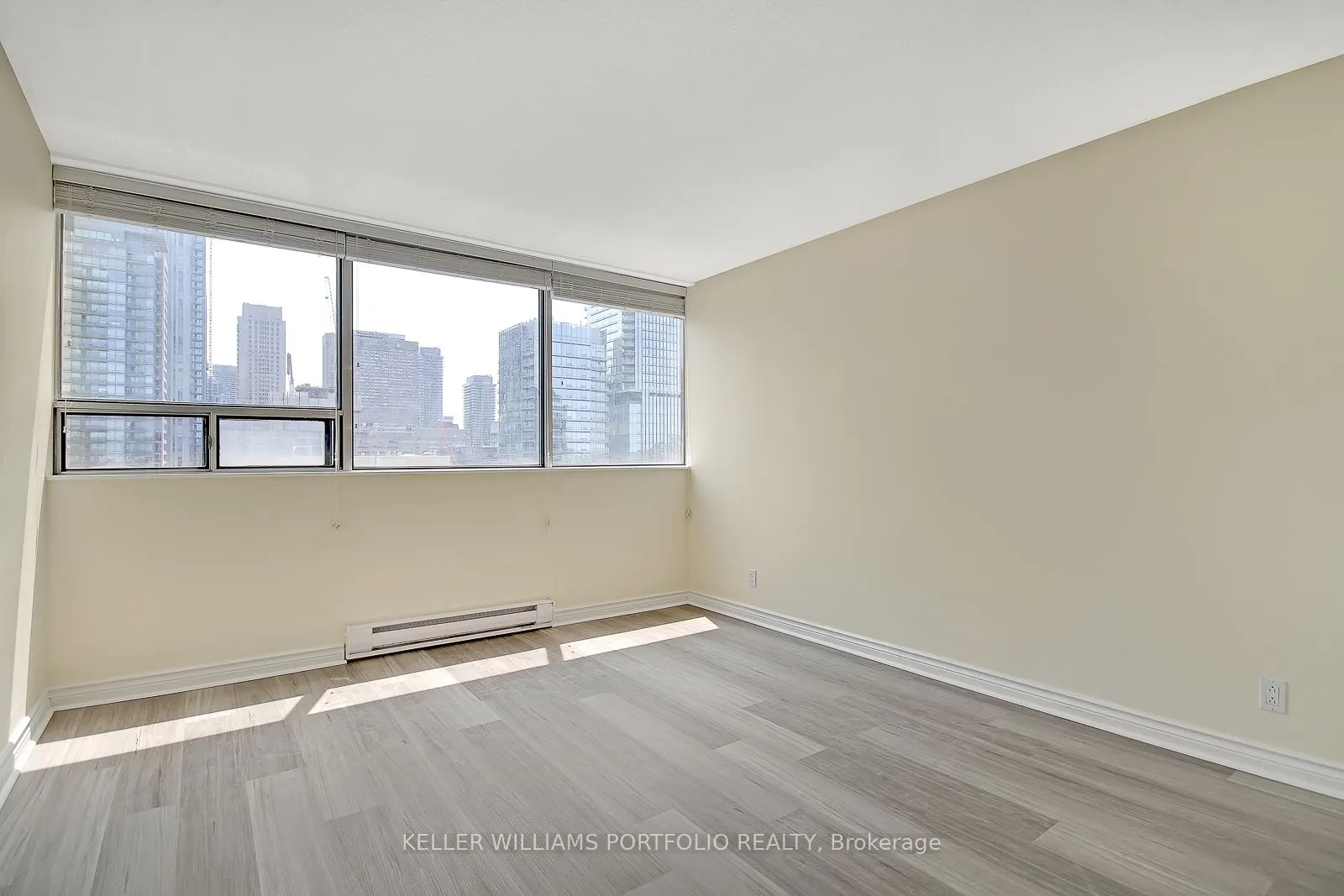 914 Yonge Street, #1704