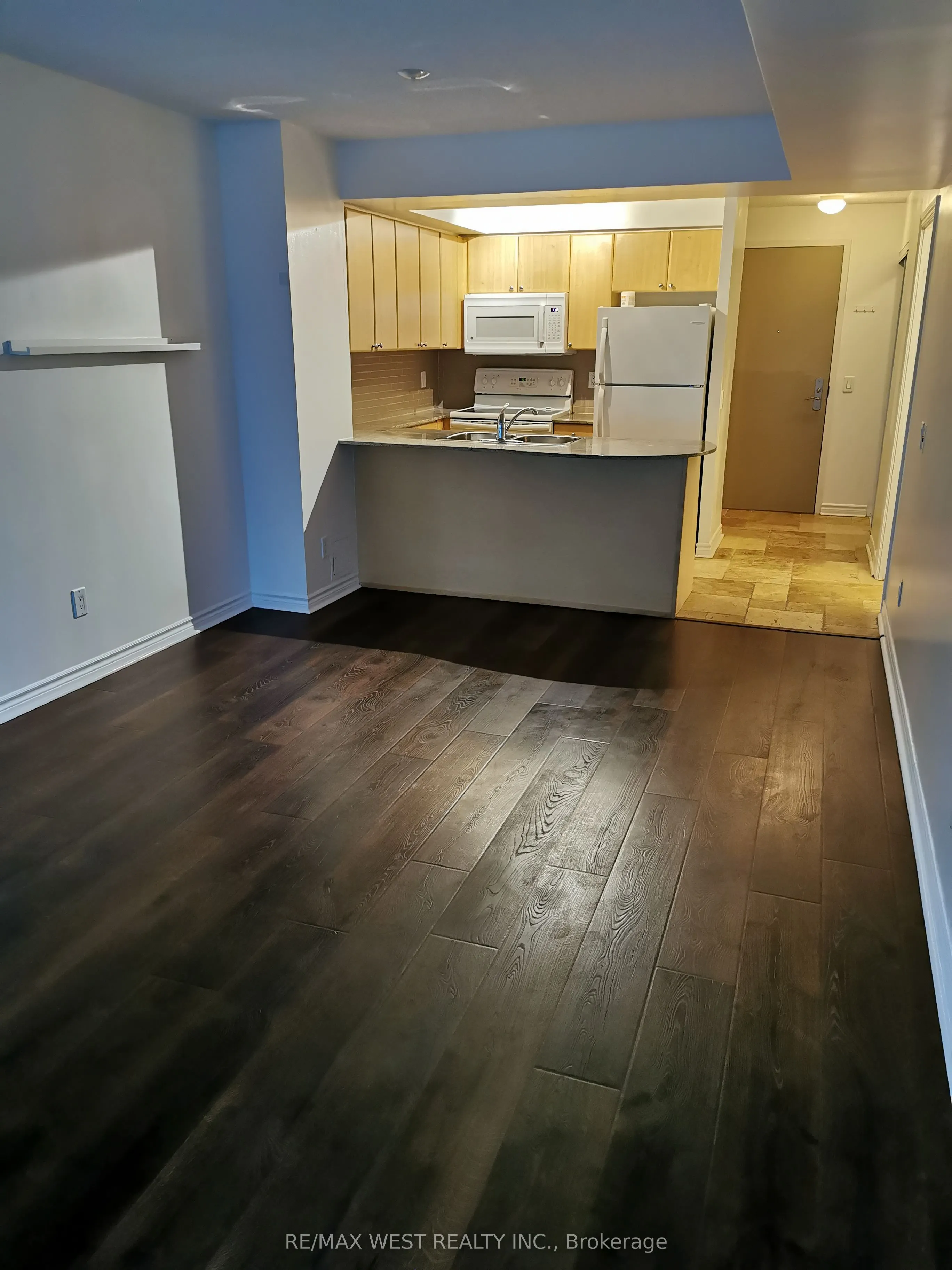 763 Bay Street, #408