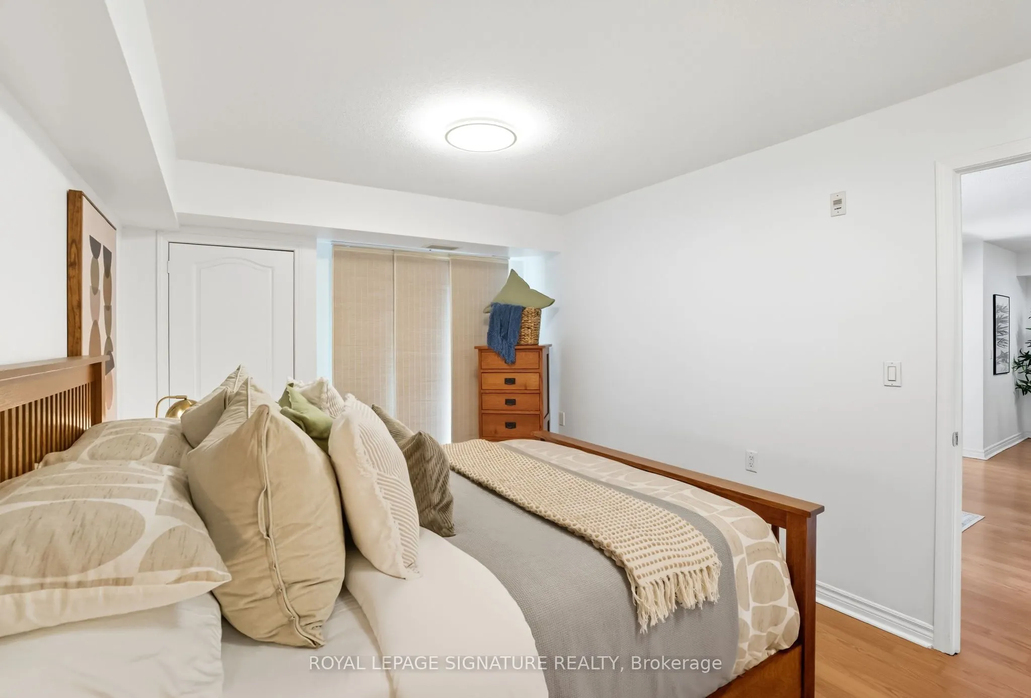 935 Sheppard Avenue W, #402