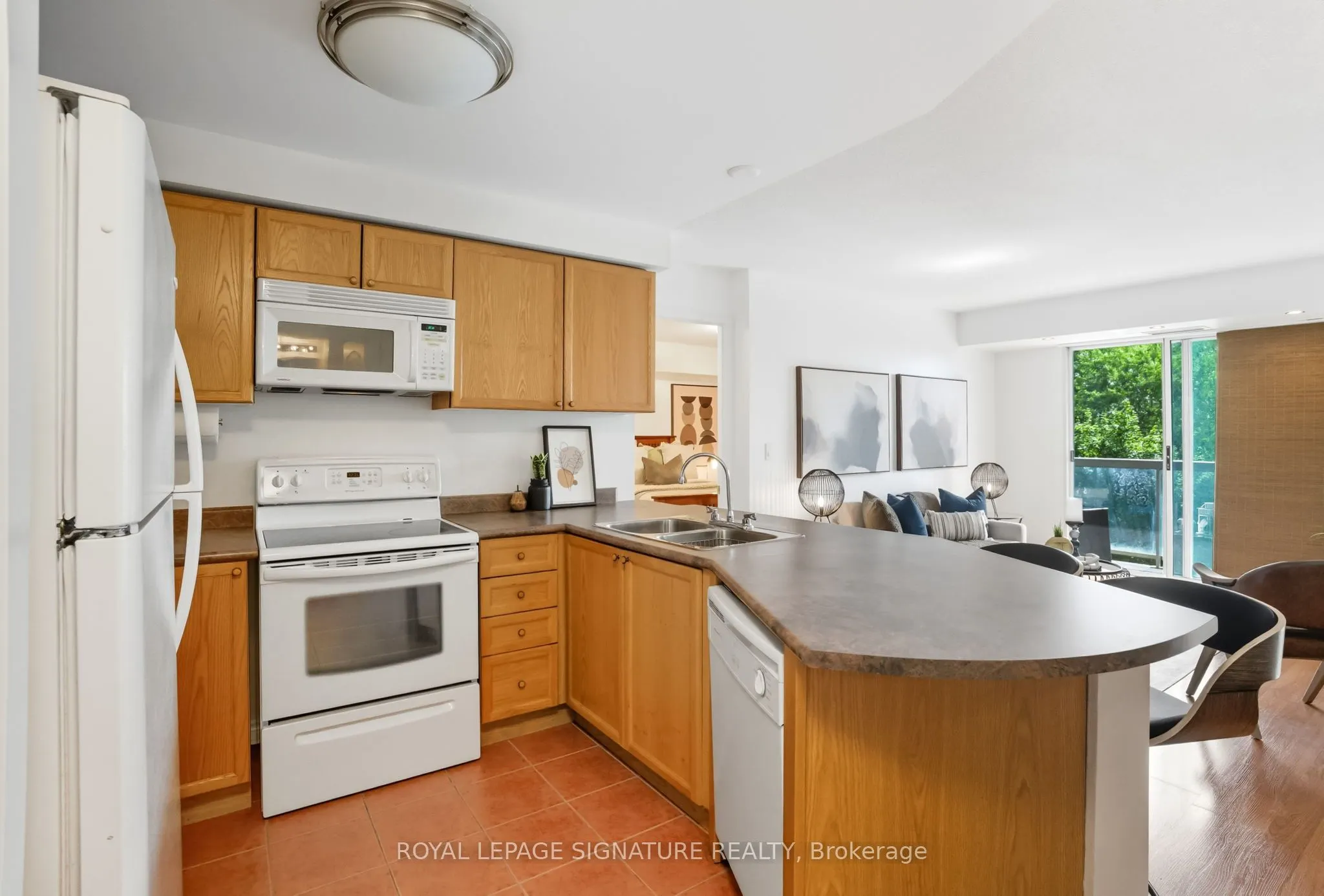 935 Sheppard Avenue W, #402