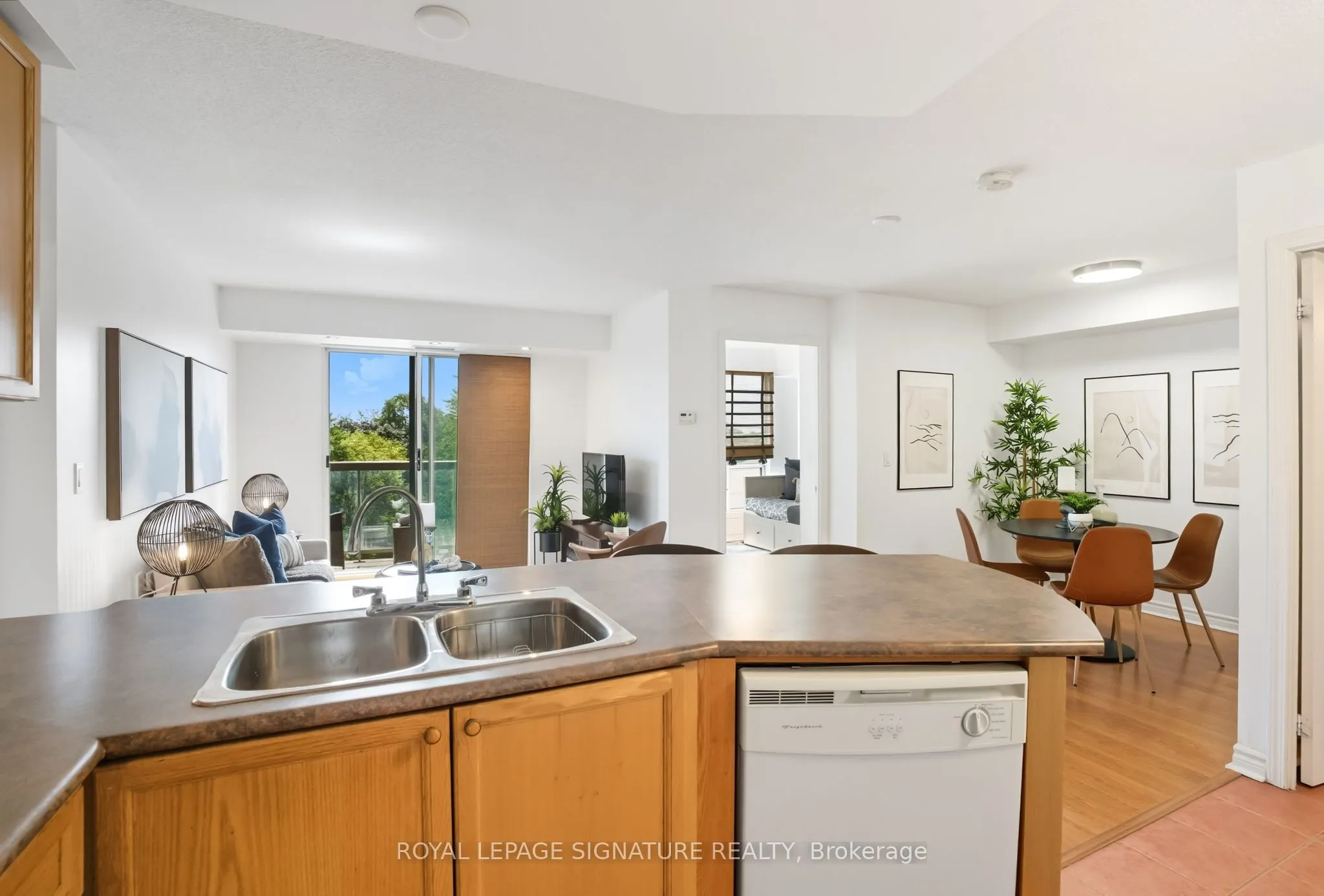 935 Sheppard Avenue W, #402