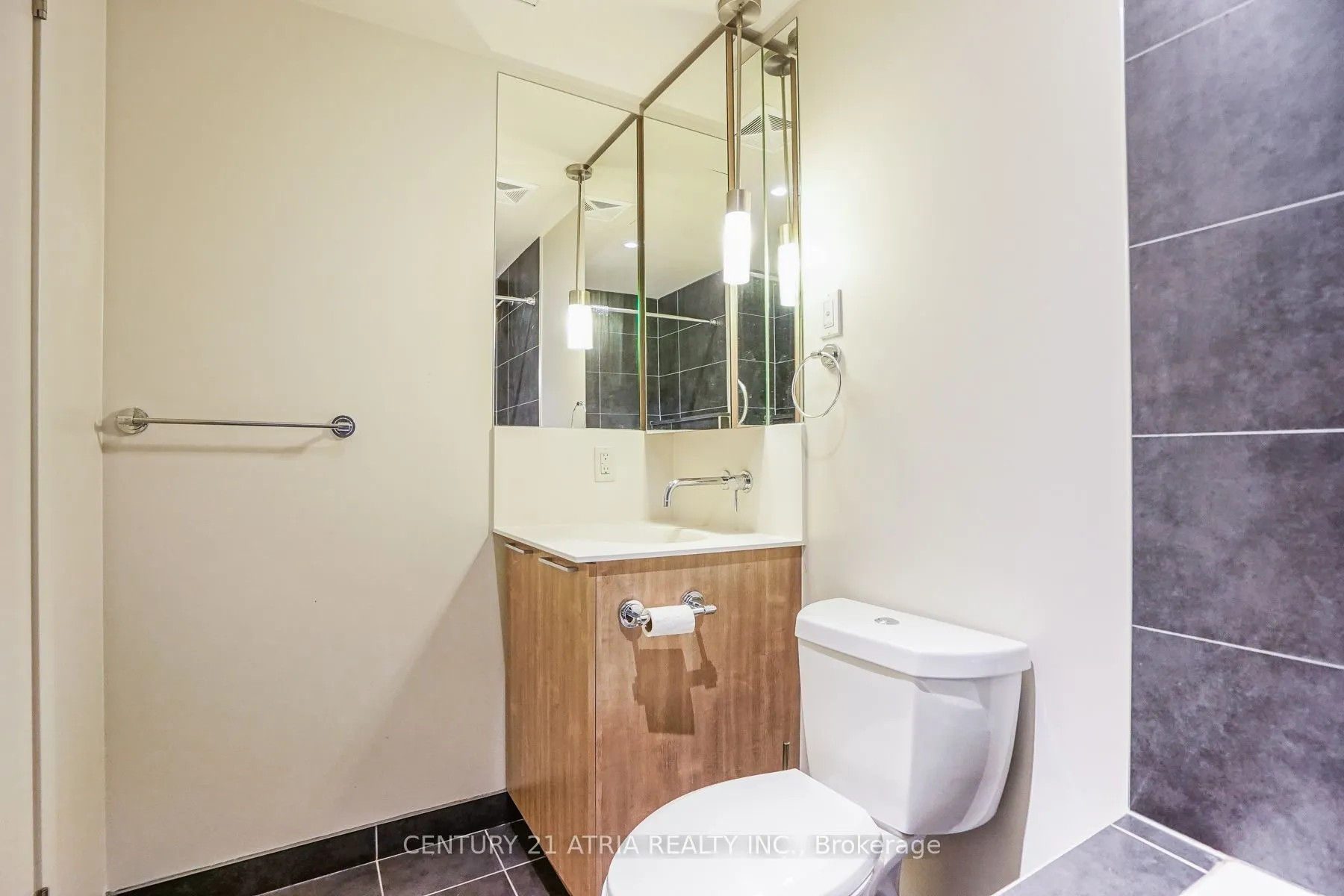 650 King Street W, #311