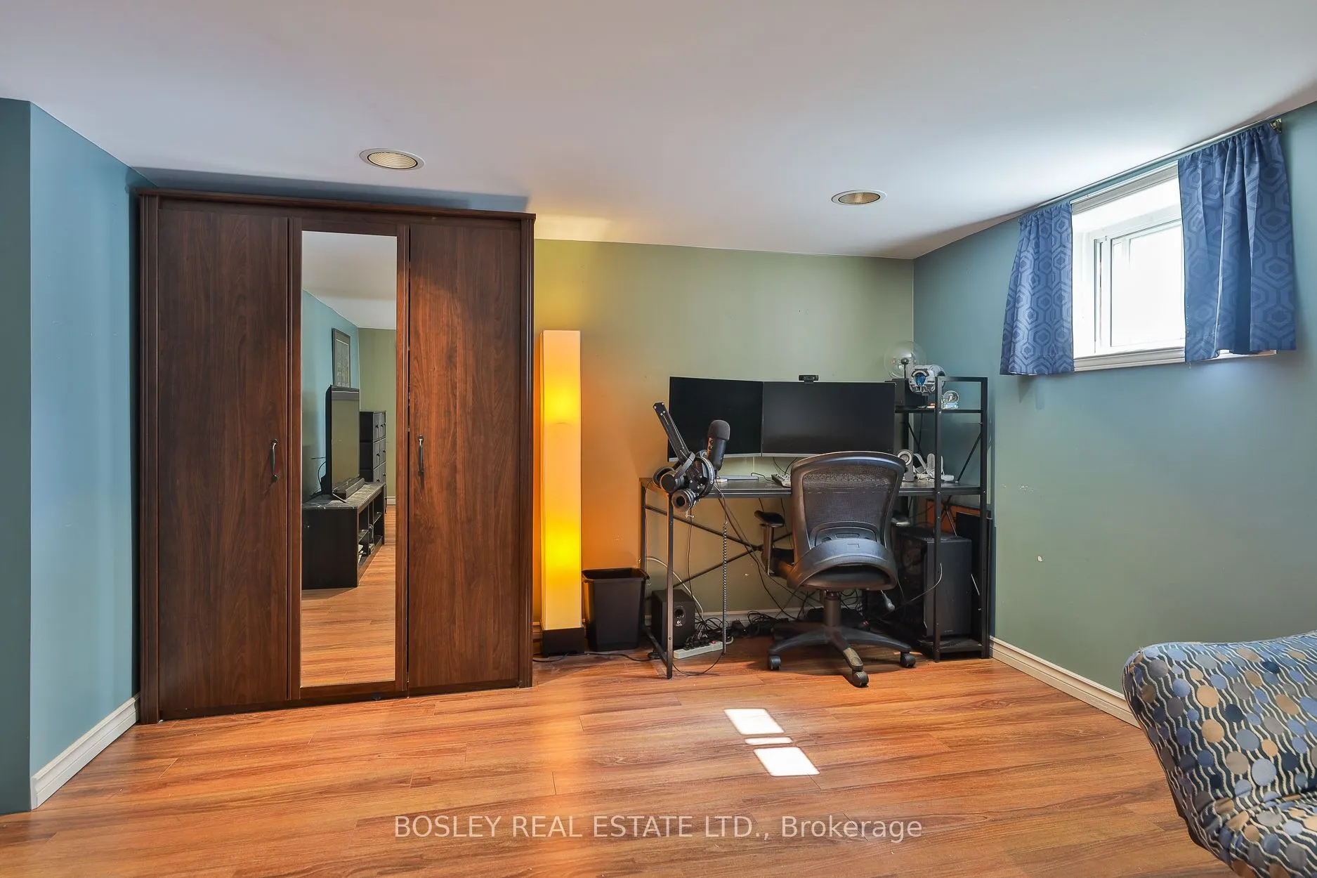 583 Broadway Avenue