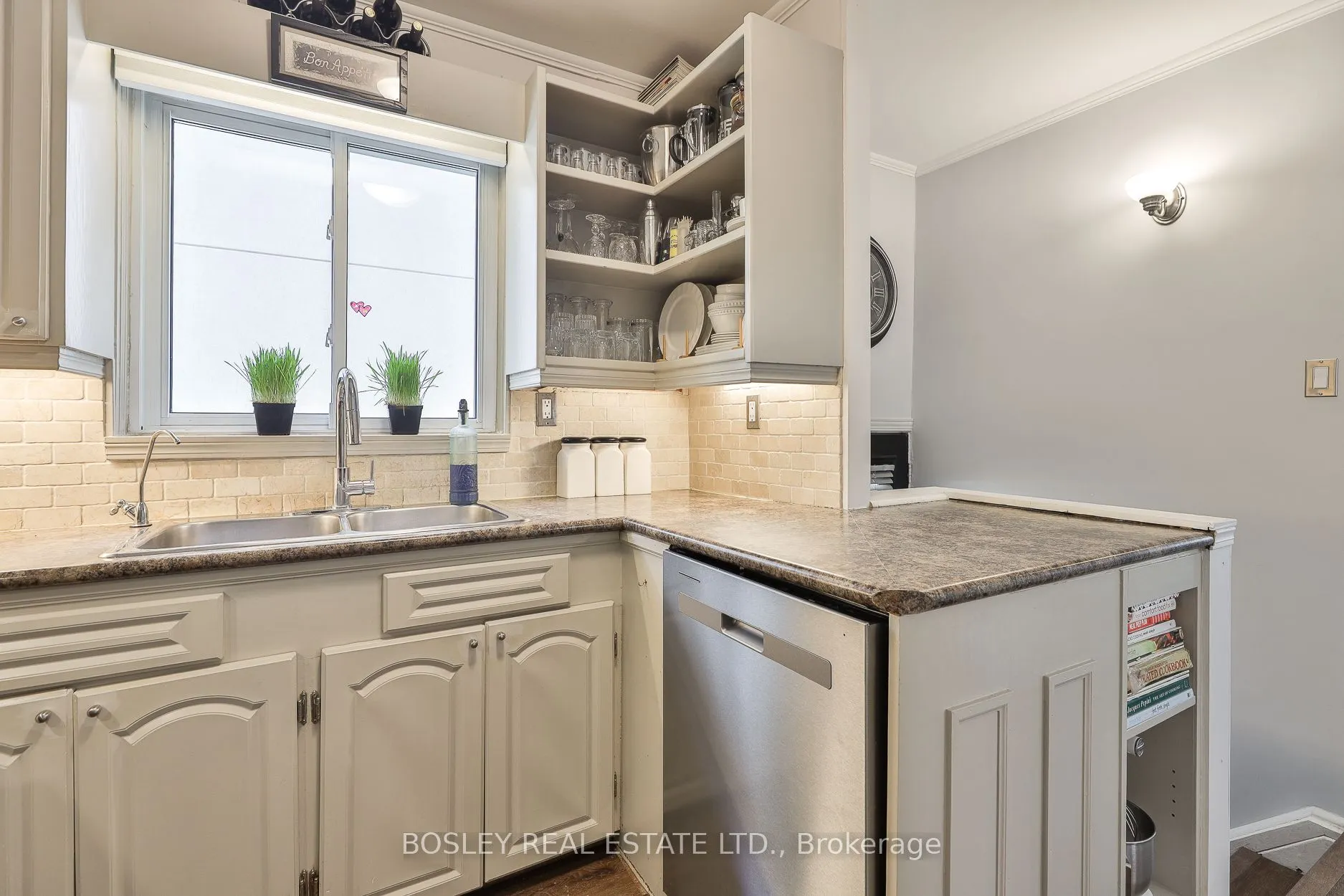 583 Broadway Avenue