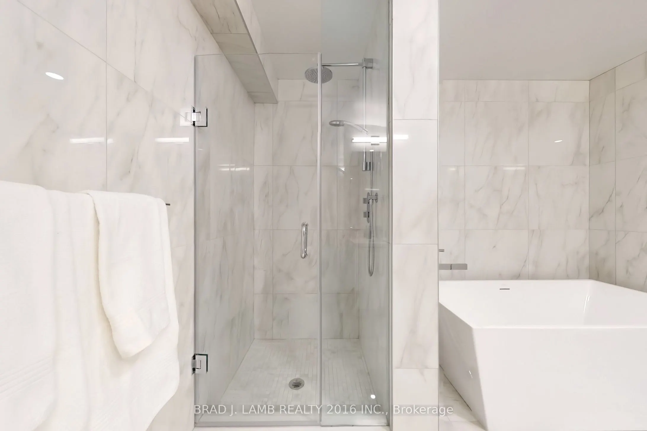 458 Richmond Street W, #1701