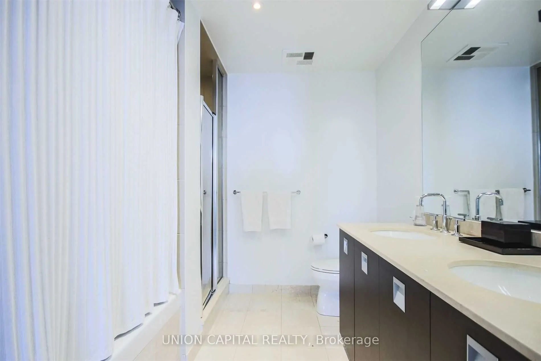 33 Charles Street E, #3905