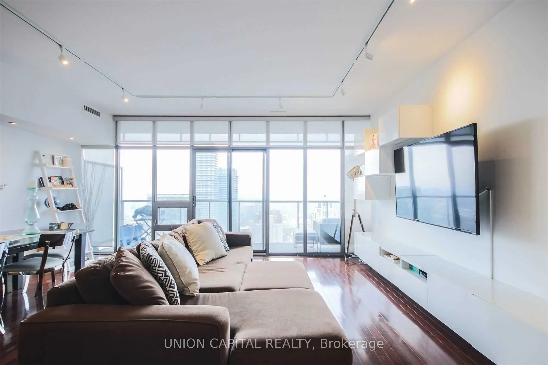 33 Charles Street E, #3905