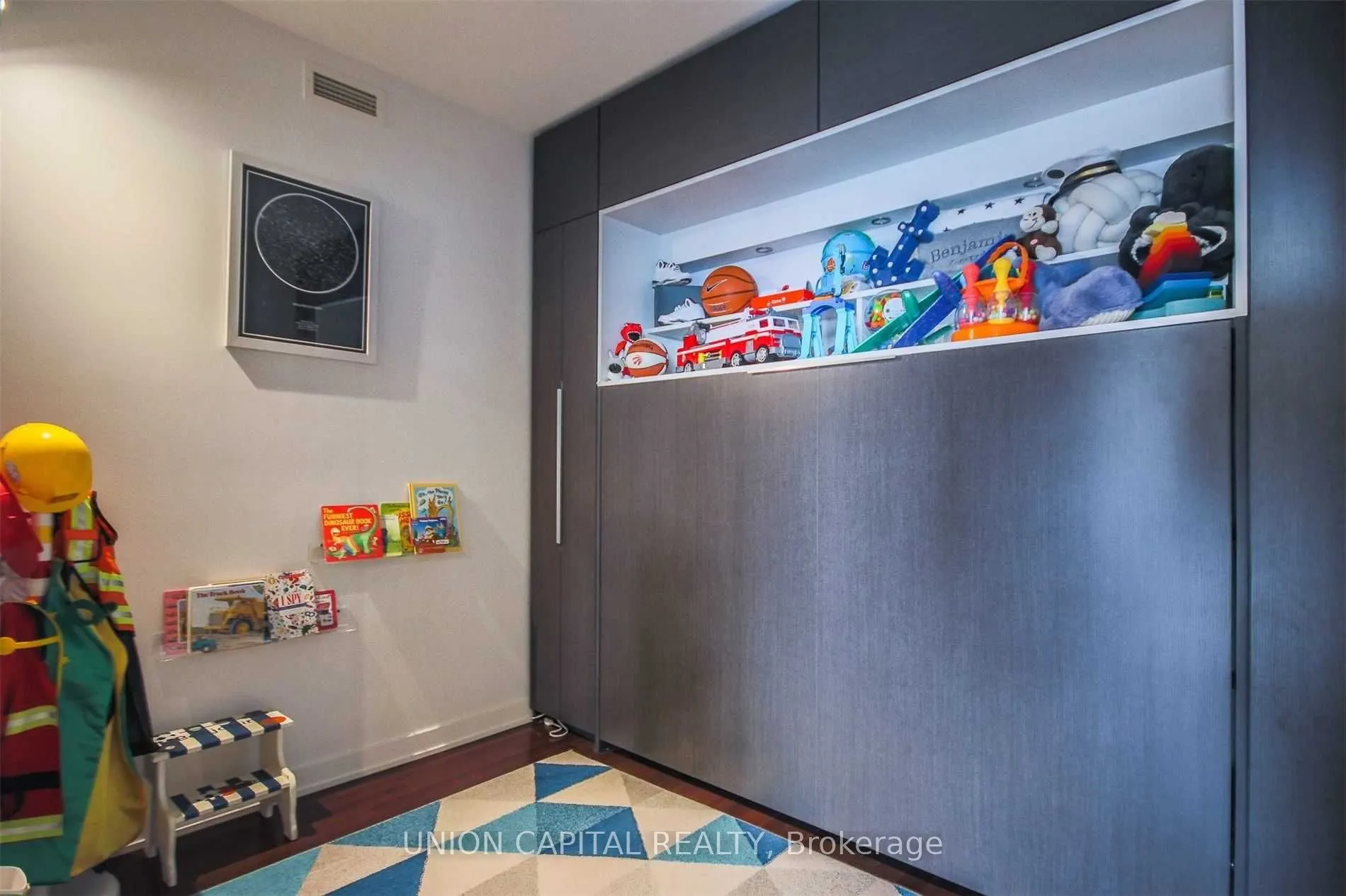 33 Charles Street E, #3905