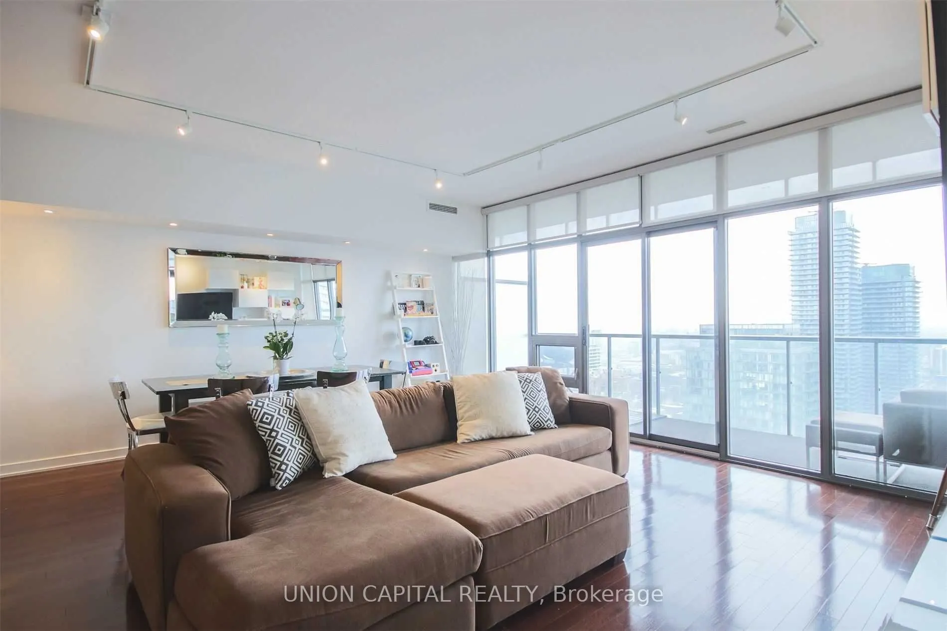 33 Charles Street E, #3905