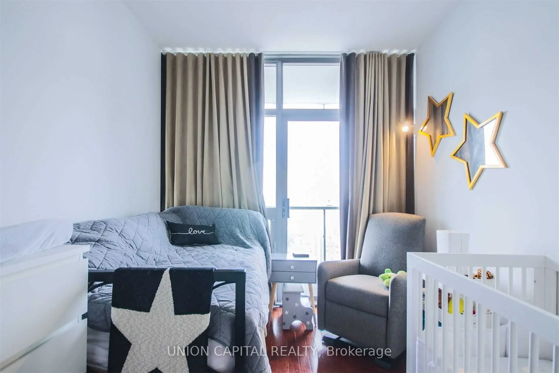 33 Charles Street E, #3905