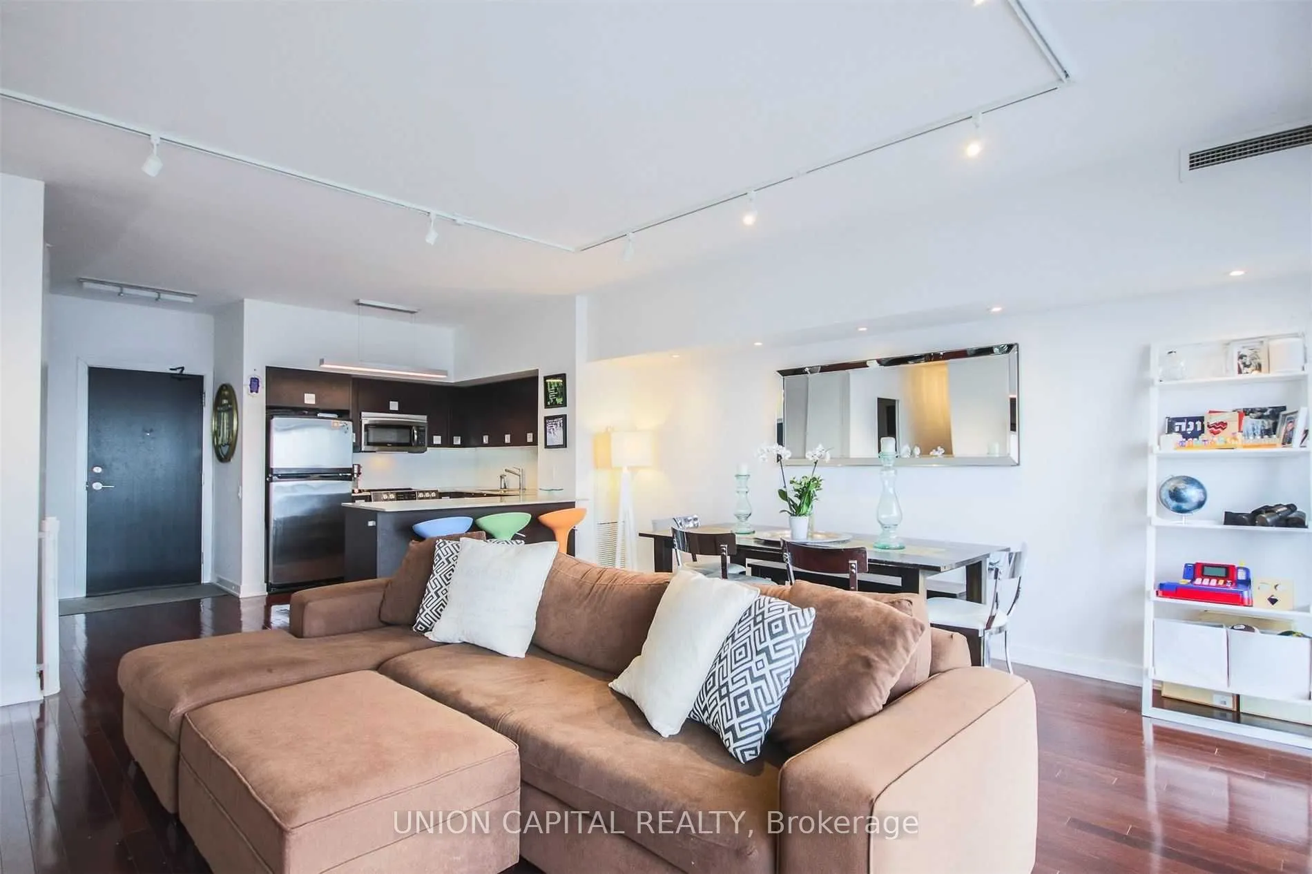 33 Charles Street E, #3905