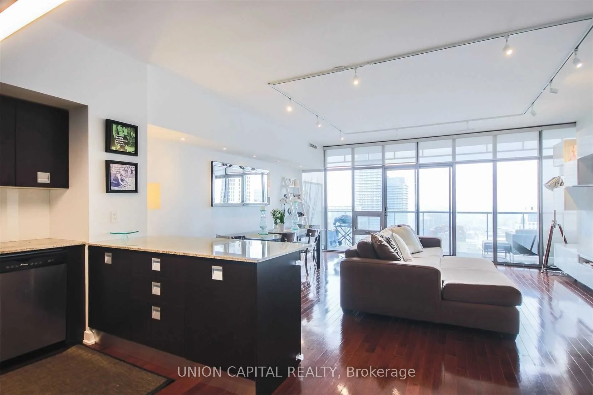 33 Charles Street E, #3905