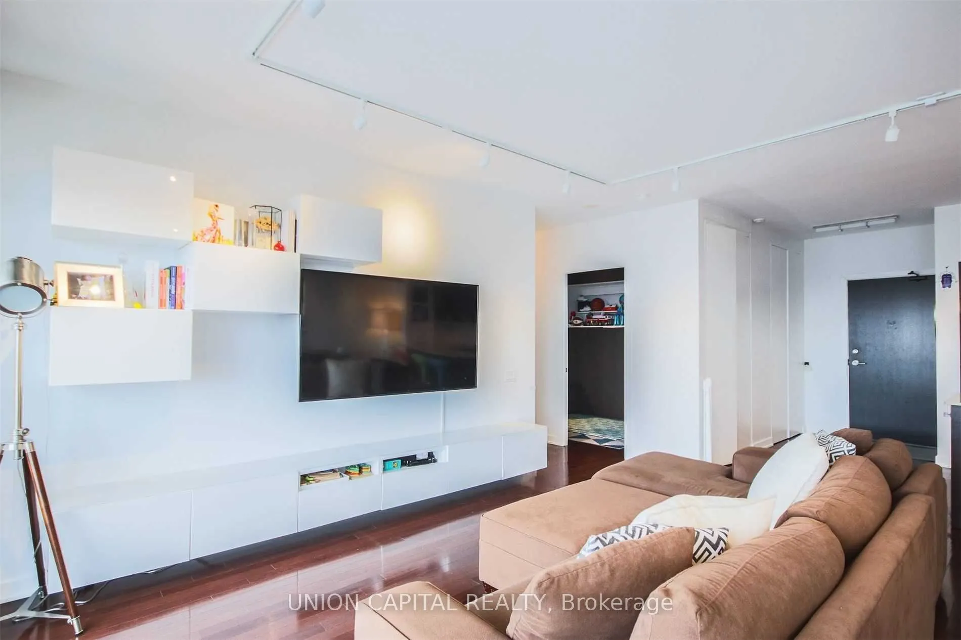 33 Charles Street E, #3905