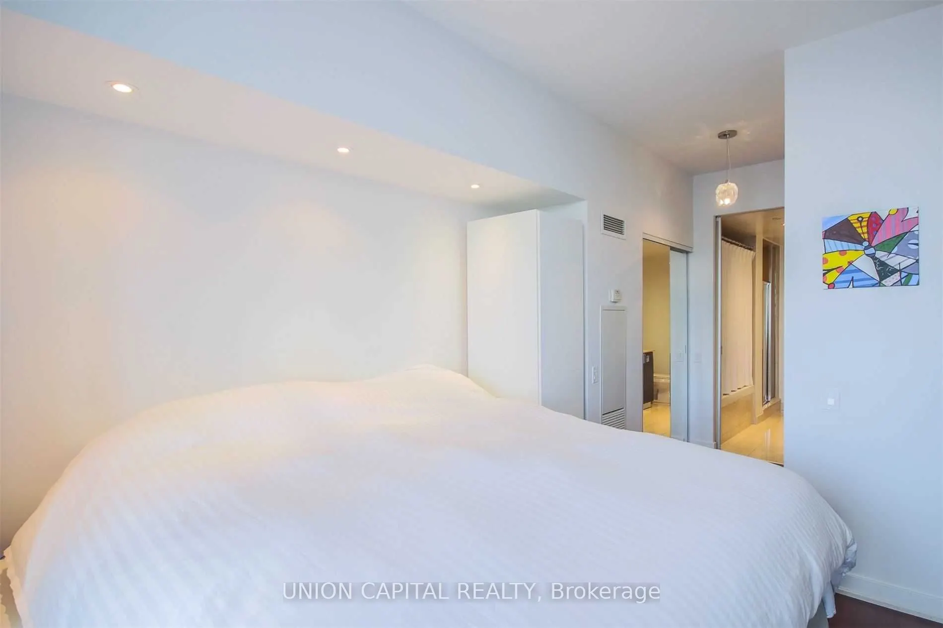 33 Charles Street E, #3905