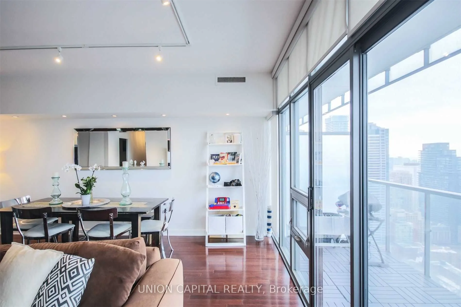 33 Charles Street E, #3905