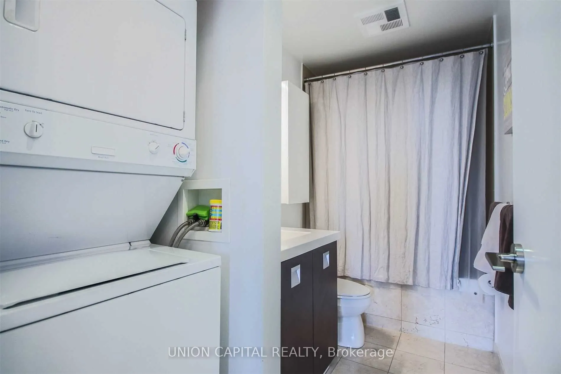 33 Charles Street E, #3905