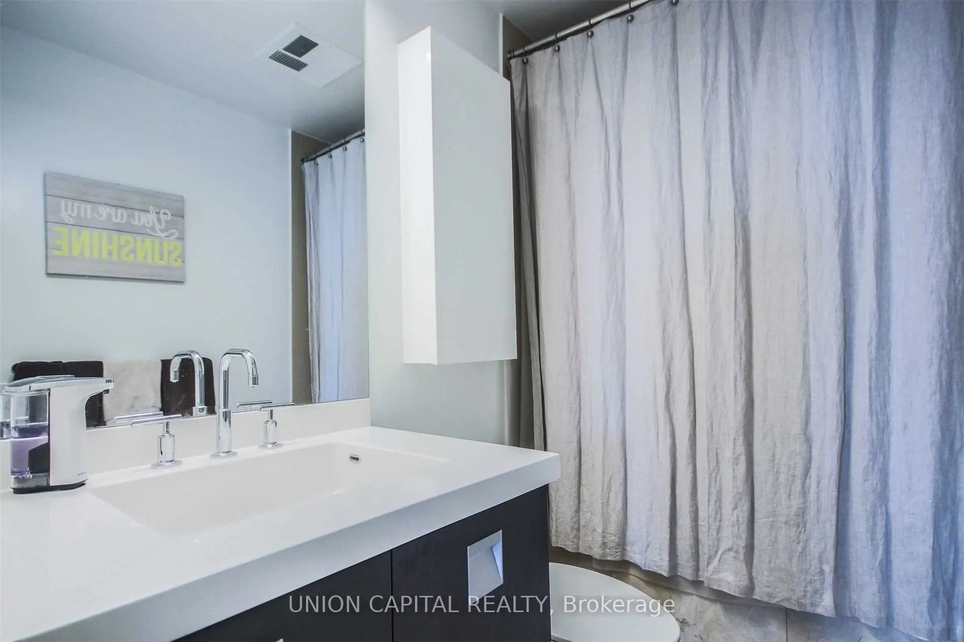 33 Charles Street E, #3905