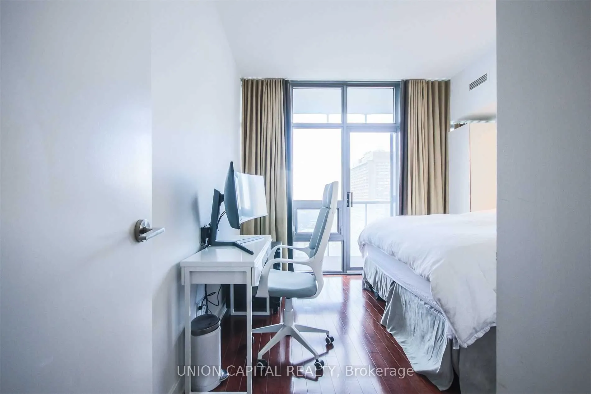 33 Charles Street E, #3905