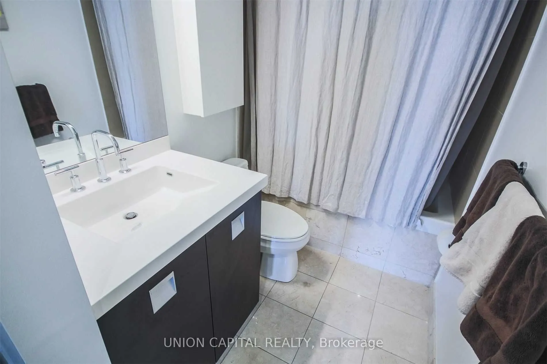 33 Charles Street E, #3905