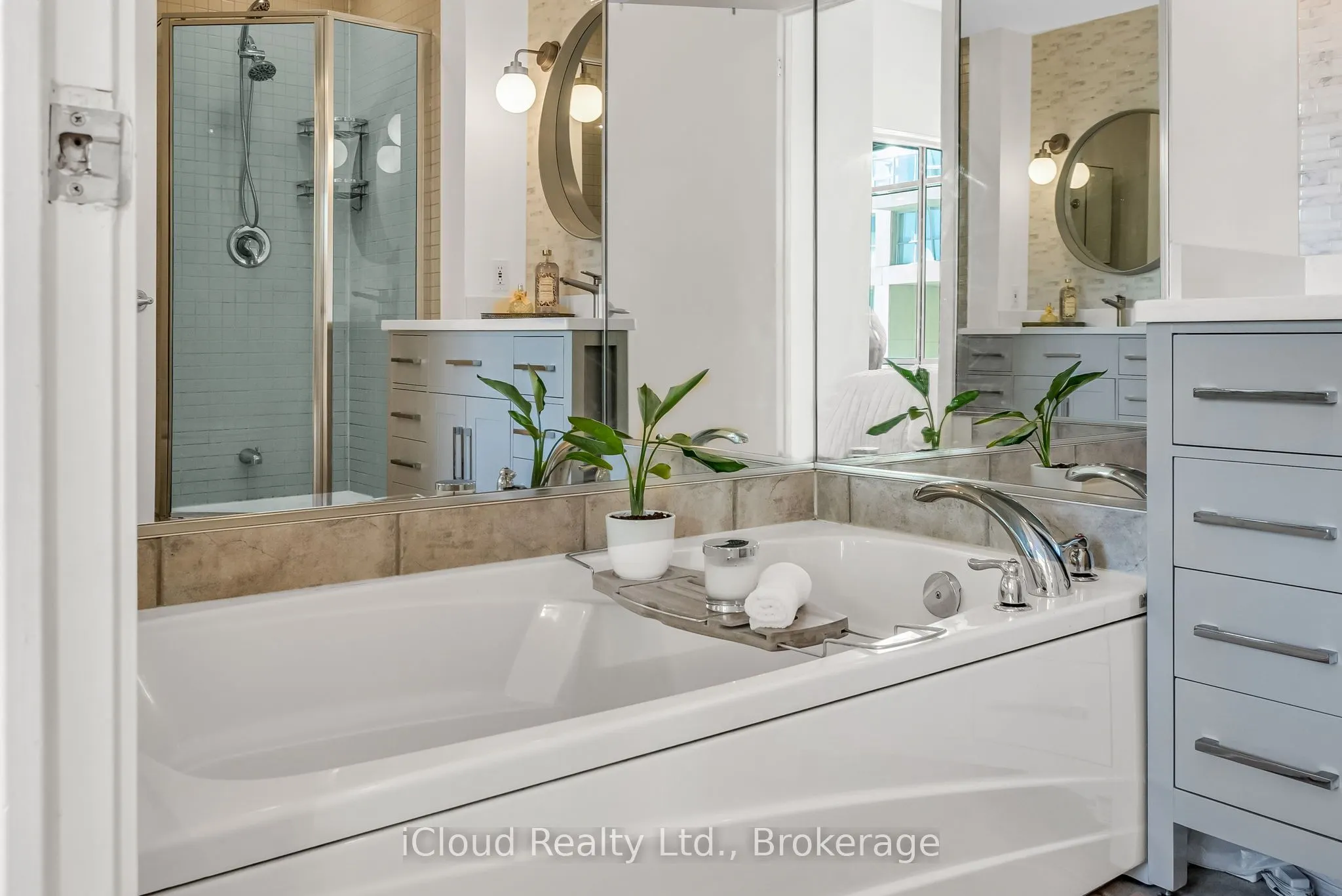 500 Queens Quay W, #210E