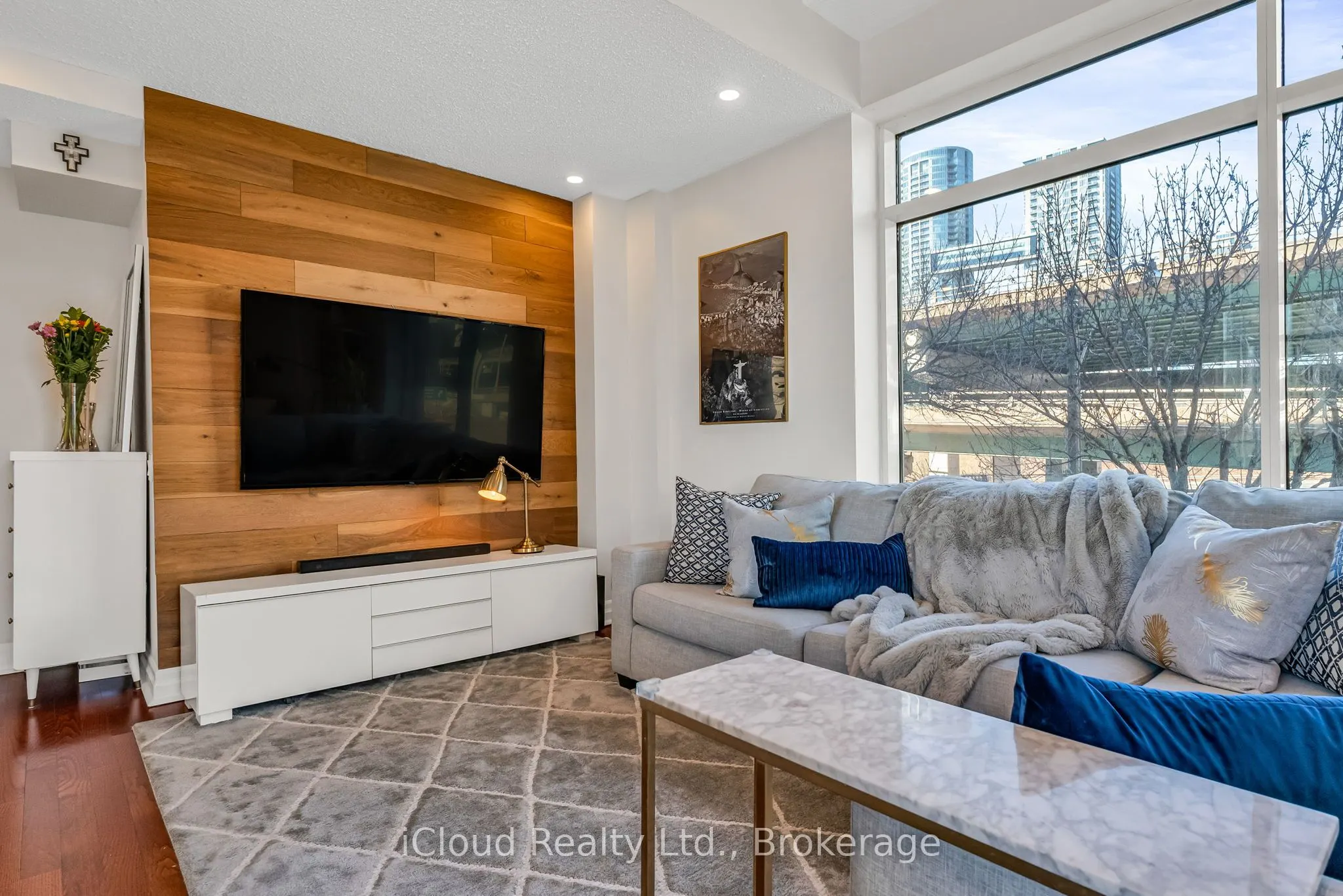 500 Queens Quay W, #210E