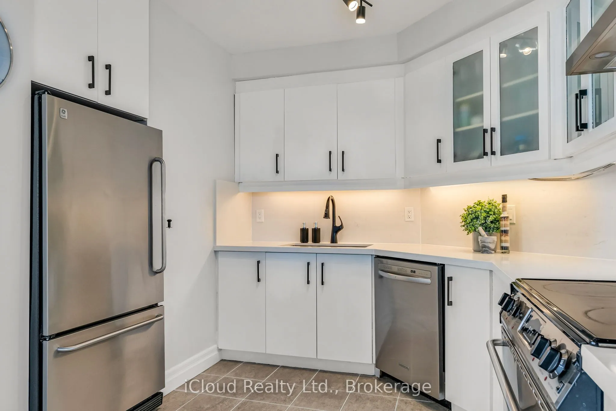 500 Queens Quay W, #210E