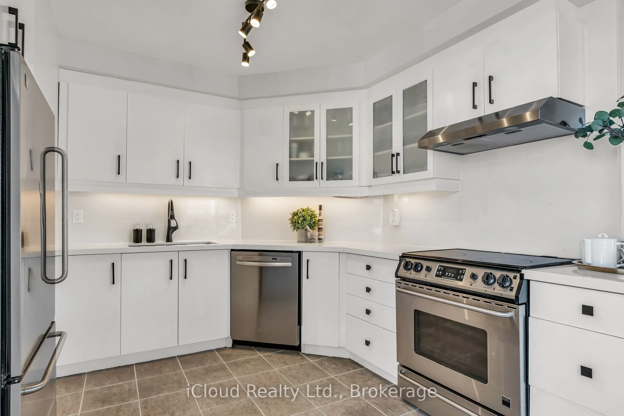 500 Queens Quay W, #210E