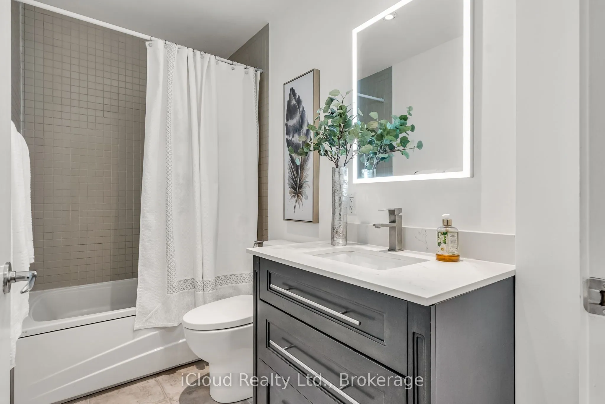 500 Queens Quay W, #210E