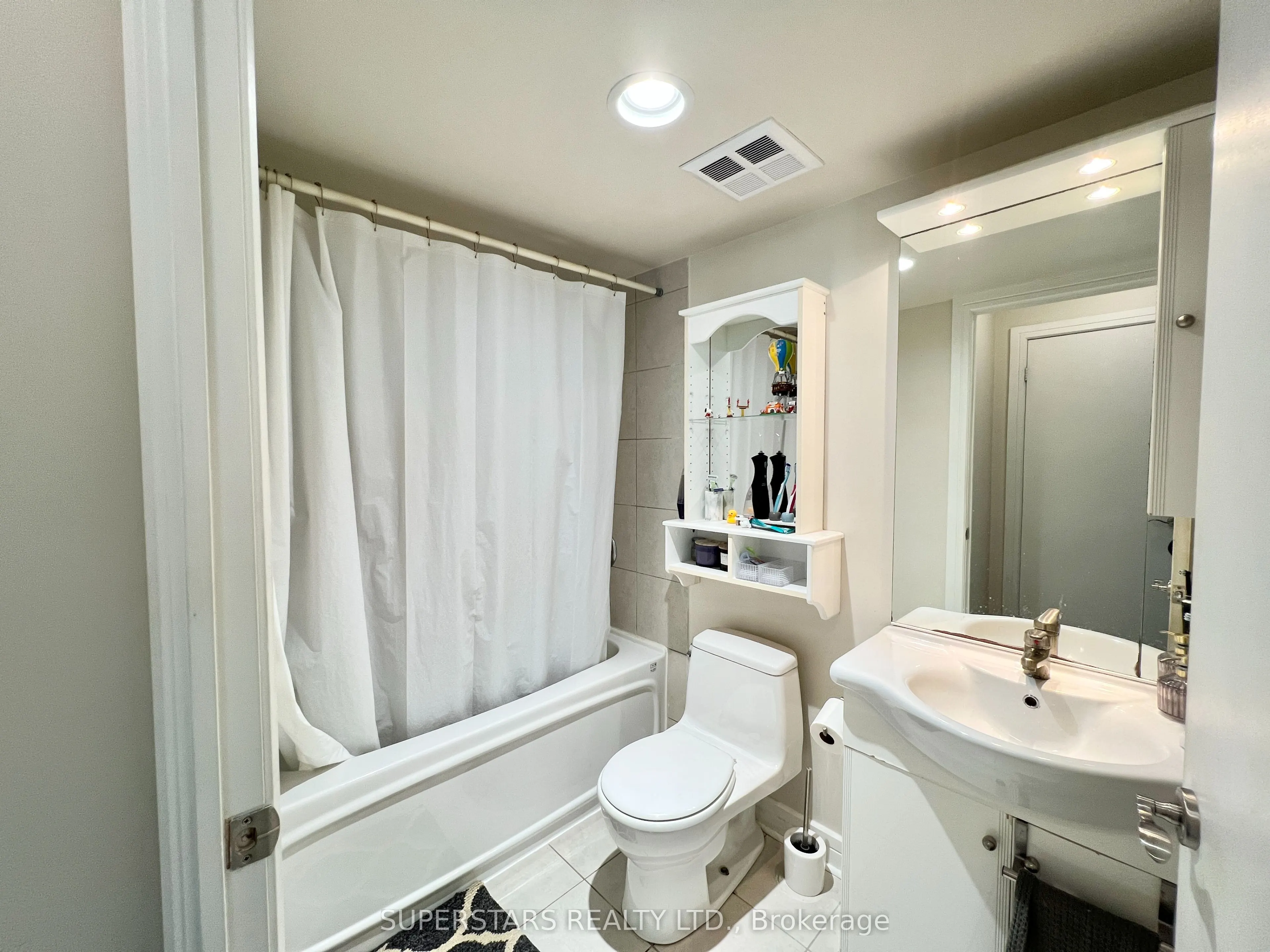 18 Harrison Garden Boulevard, #1507