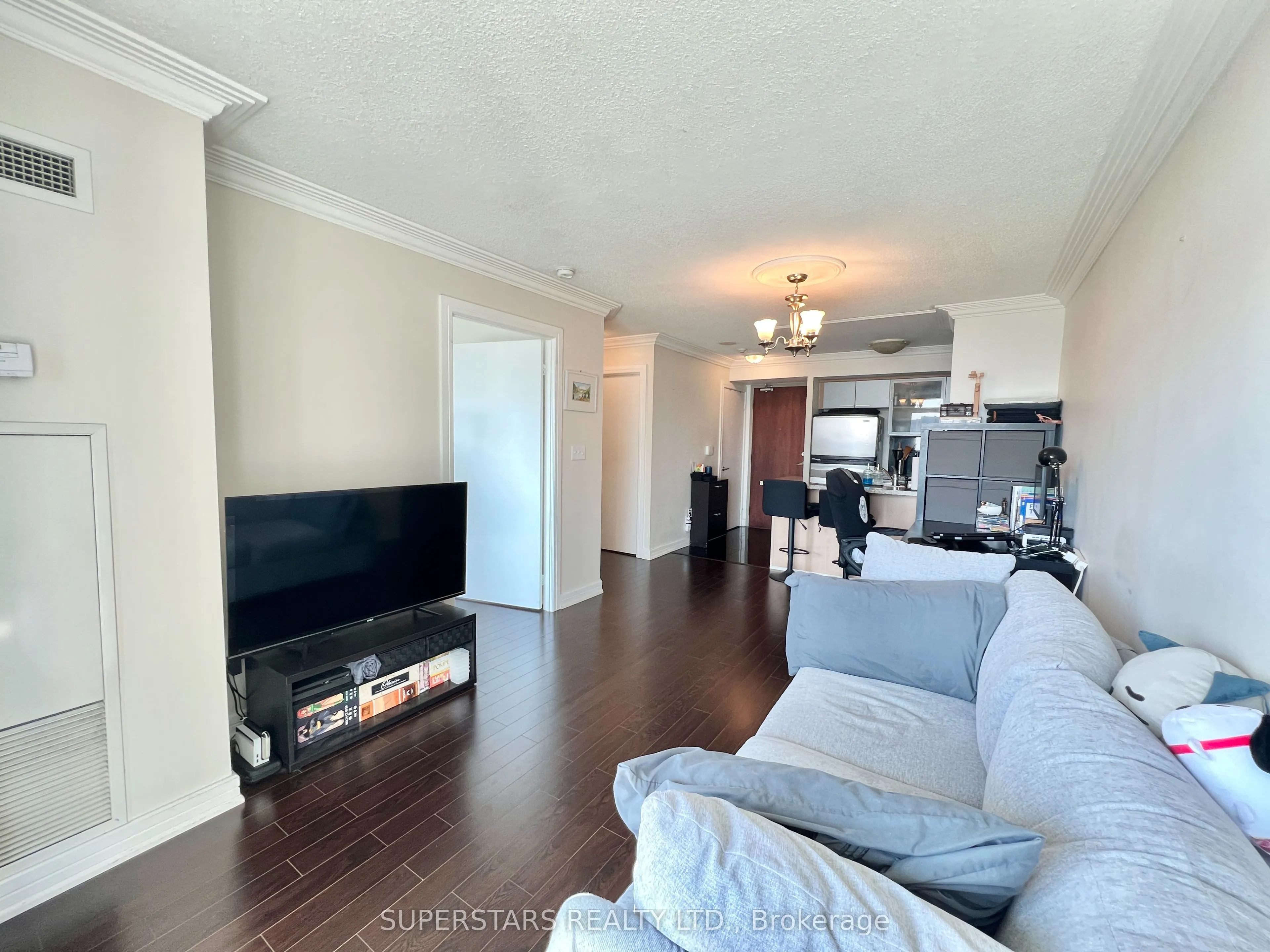 18 Harrison Garden Boulevard, #1507