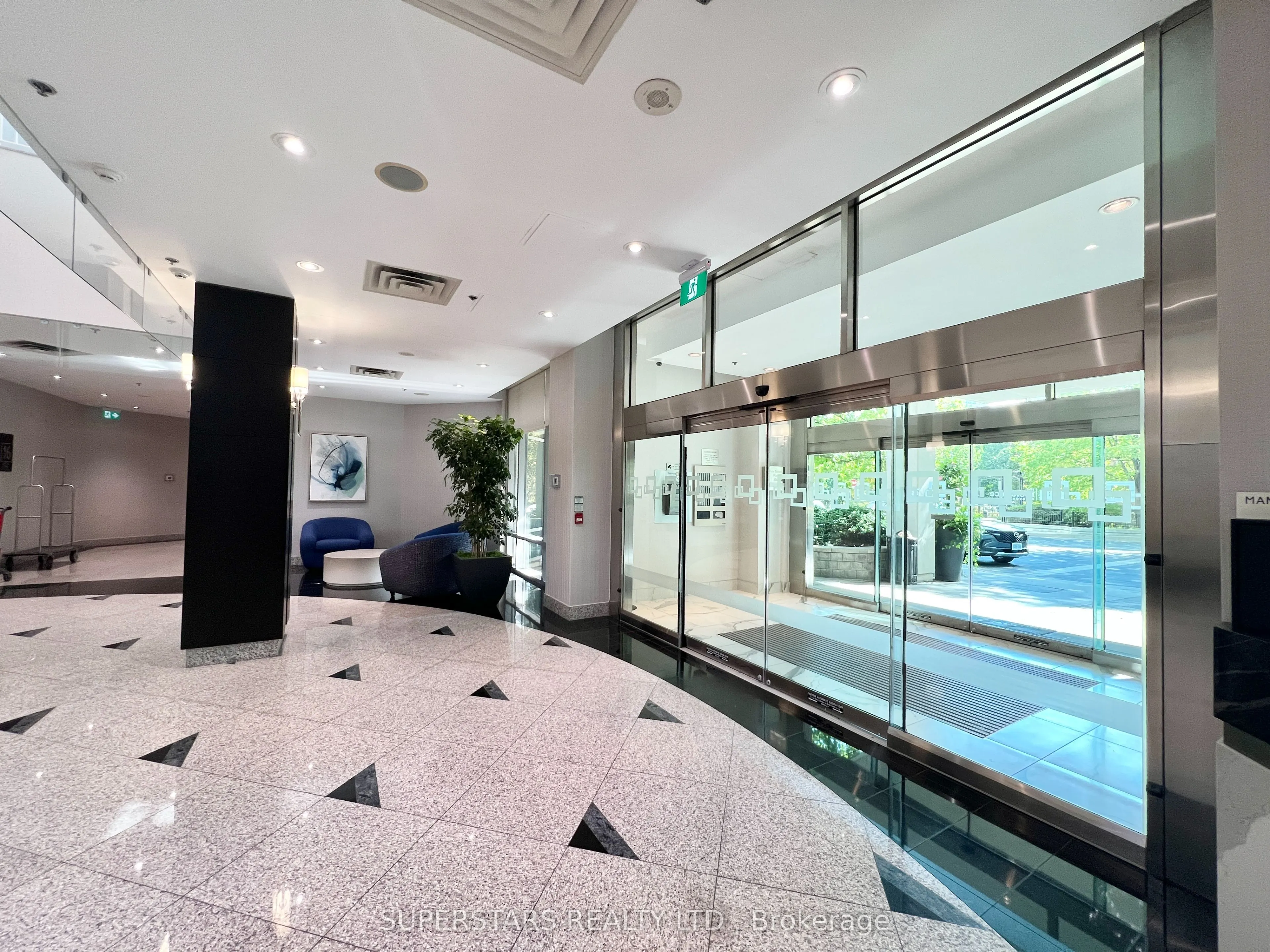 18 Harrison Garden Boulevard, #1507