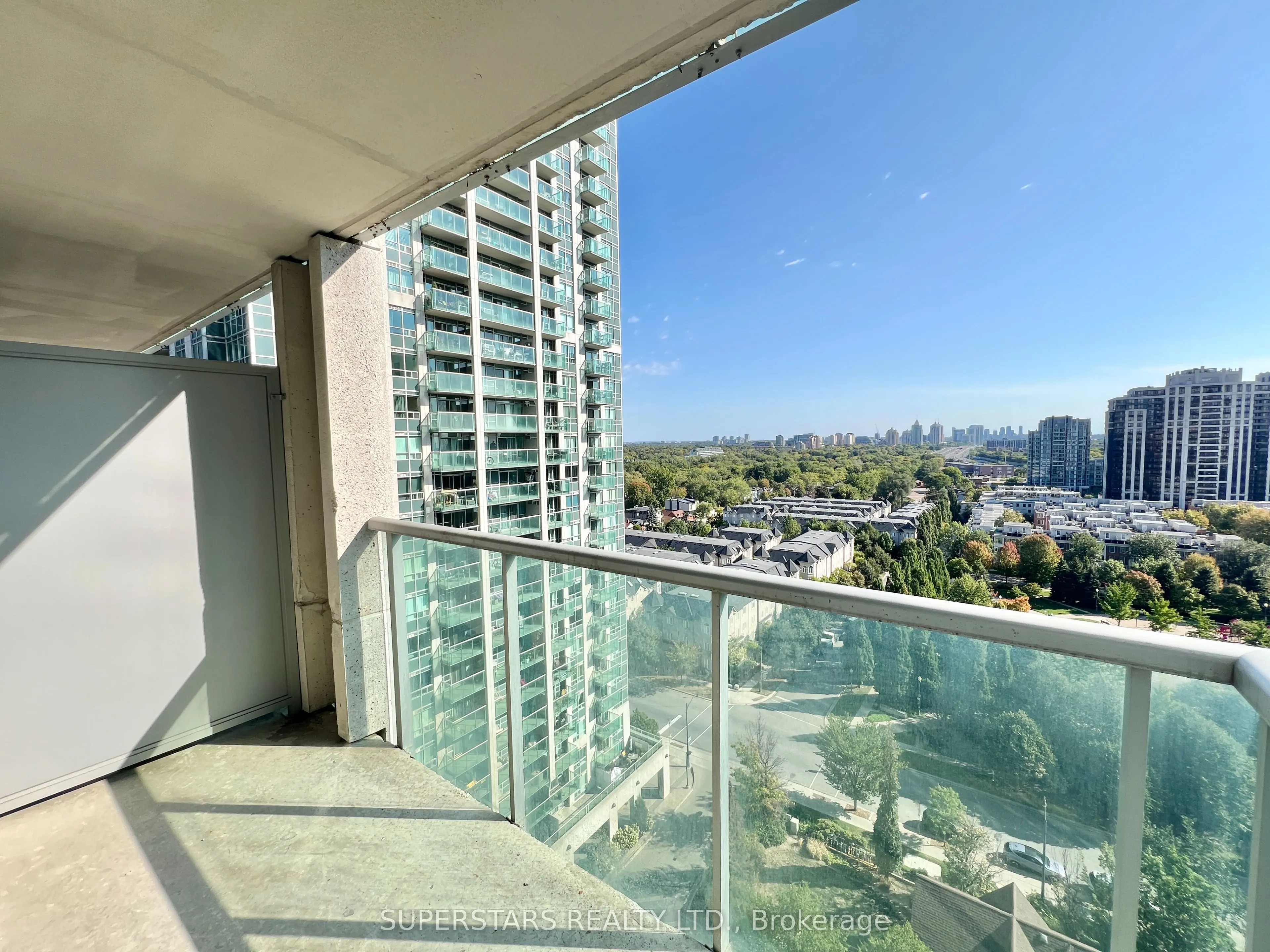 18 Harrison Garden Boulevard, #1507