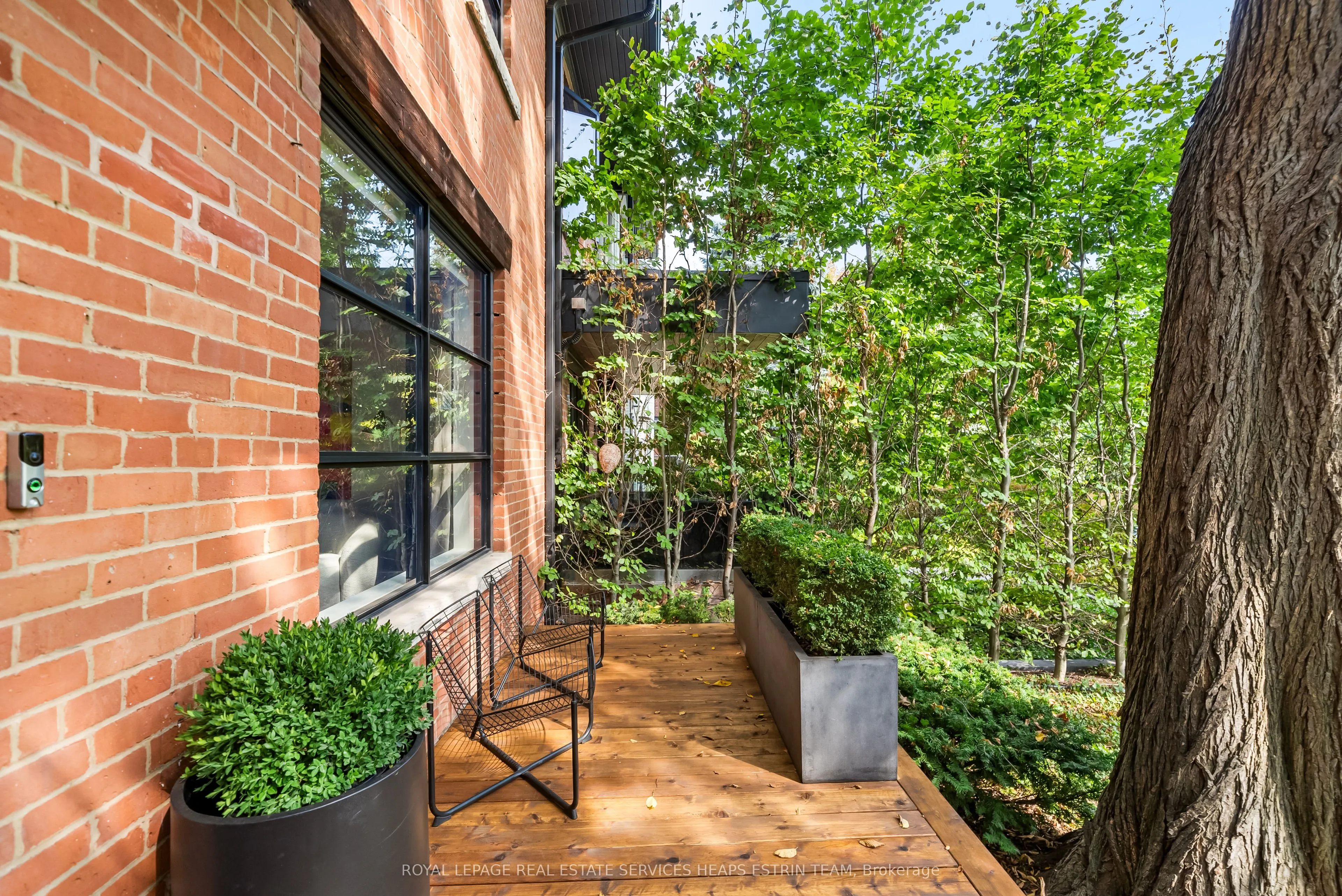 74 Roxborough Street W