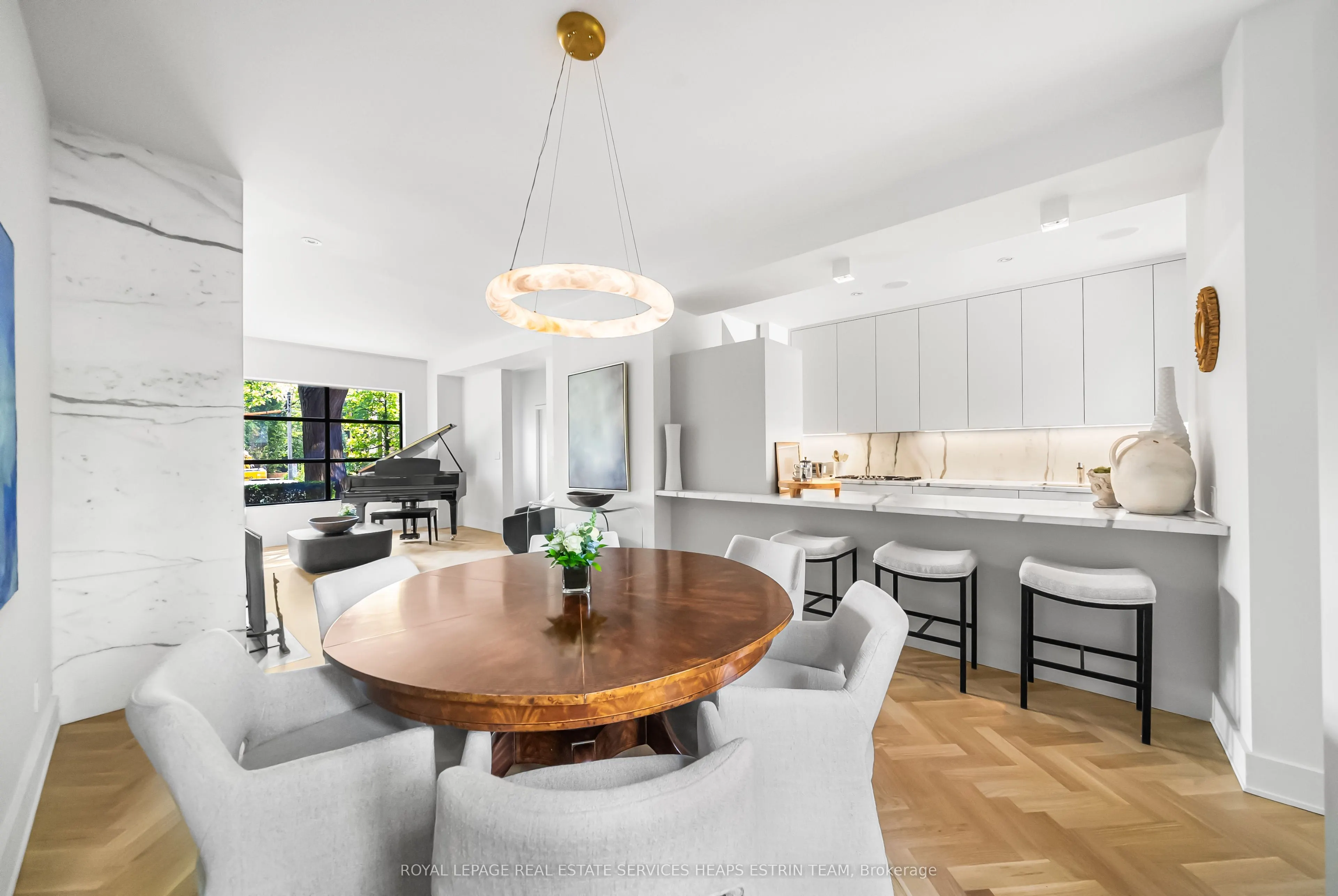 74 Roxborough Street W