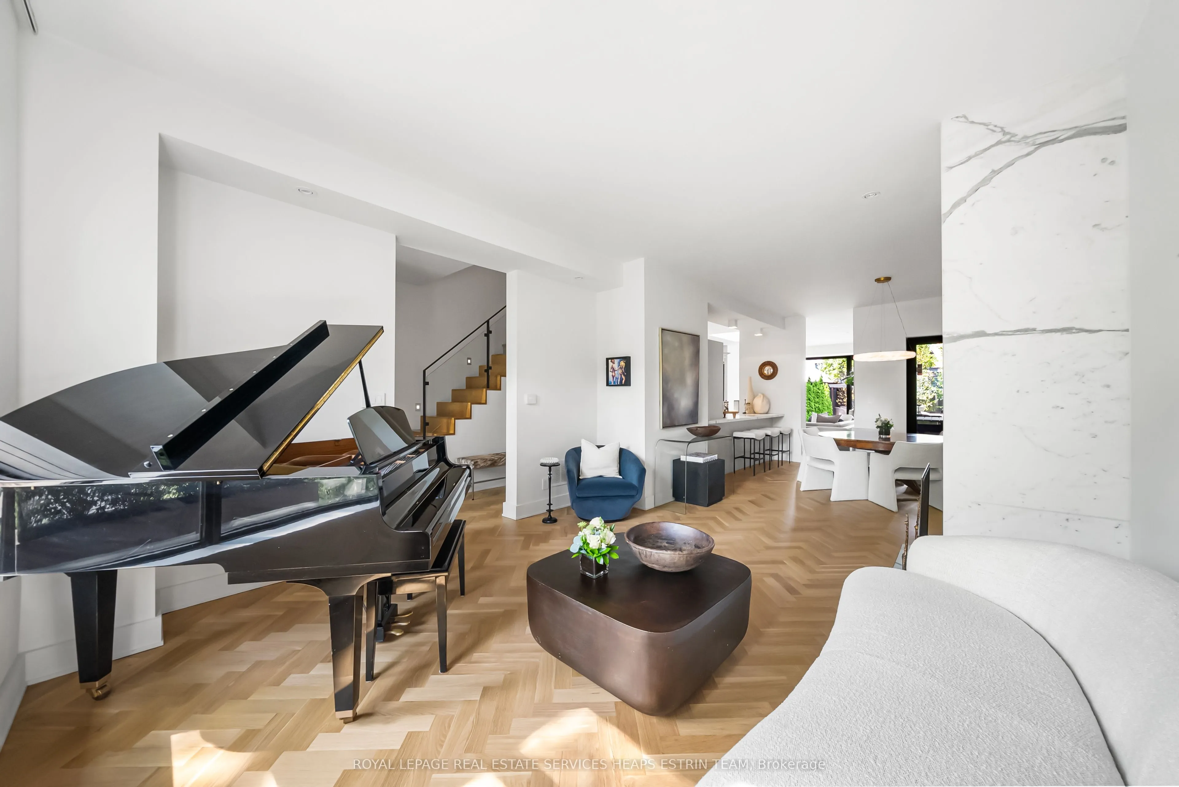 74 Roxborough Street W