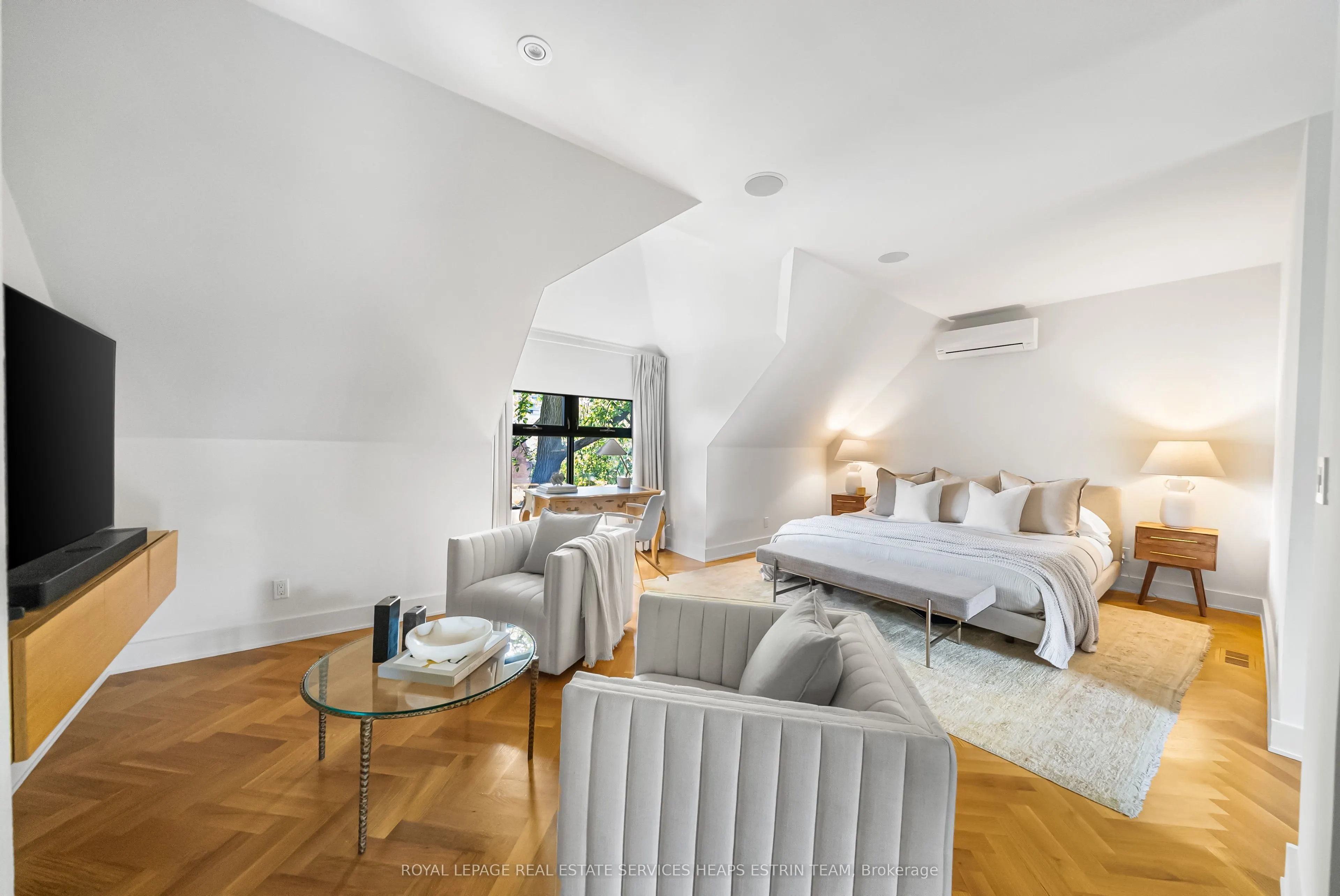 74 Roxborough Street W