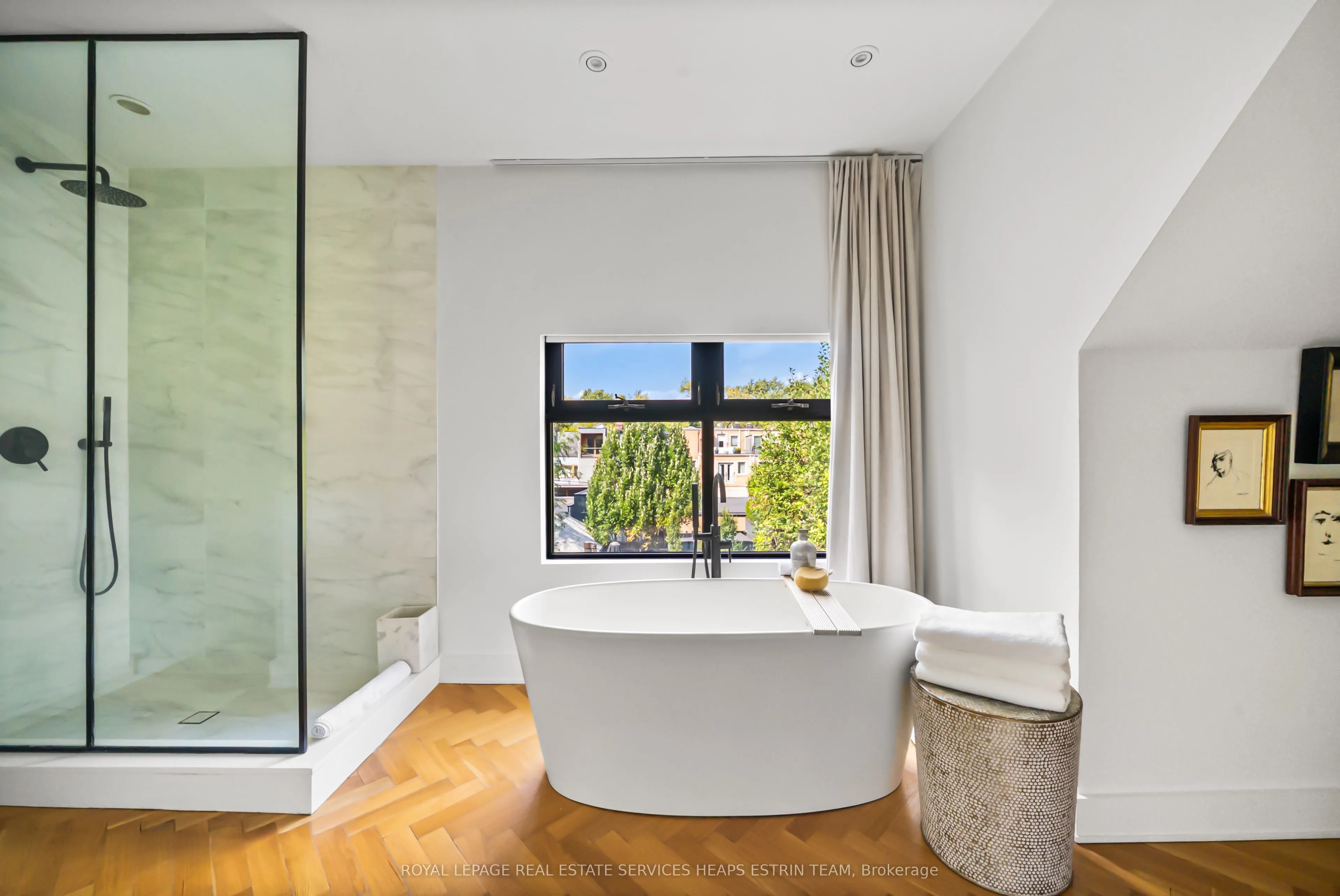74 Roxborough Street W