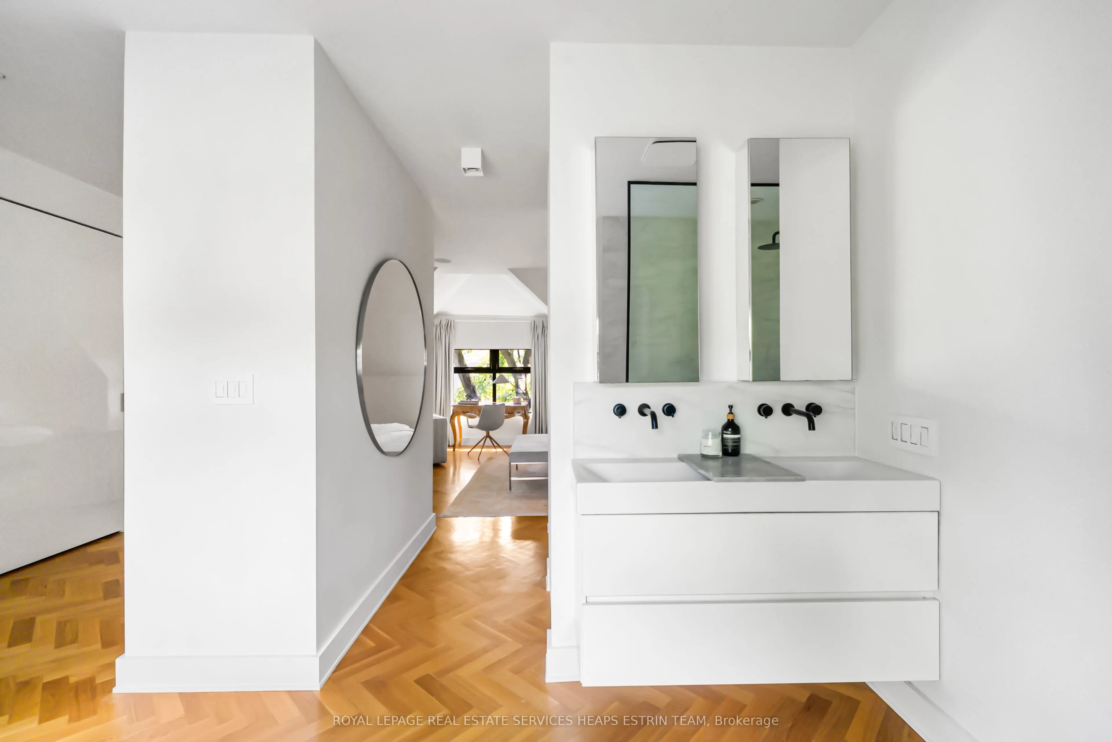 74 Roxborough Street W