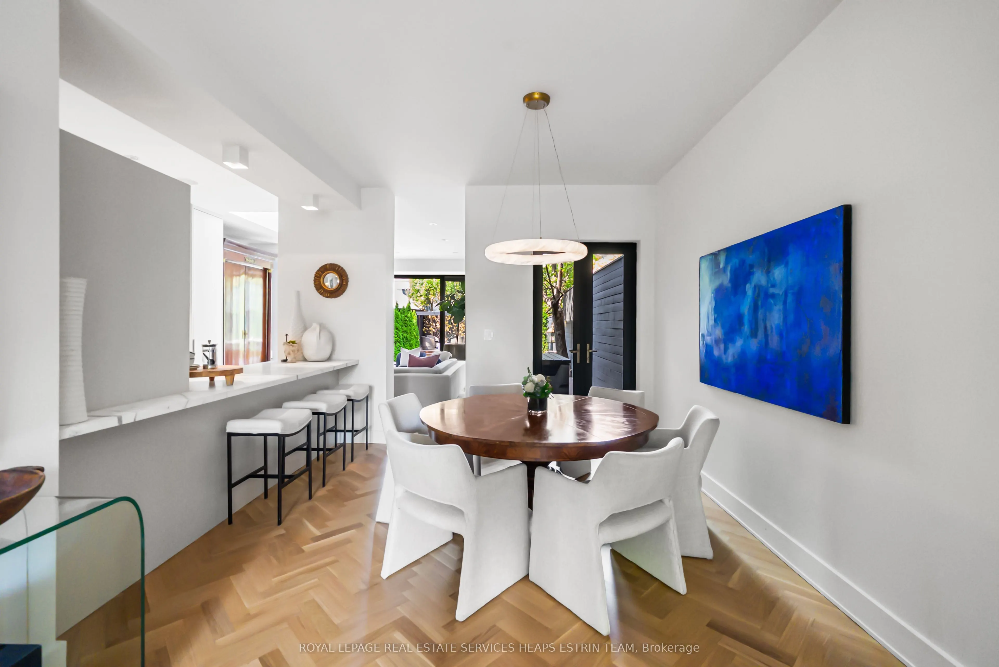 74 Roxborough Street W