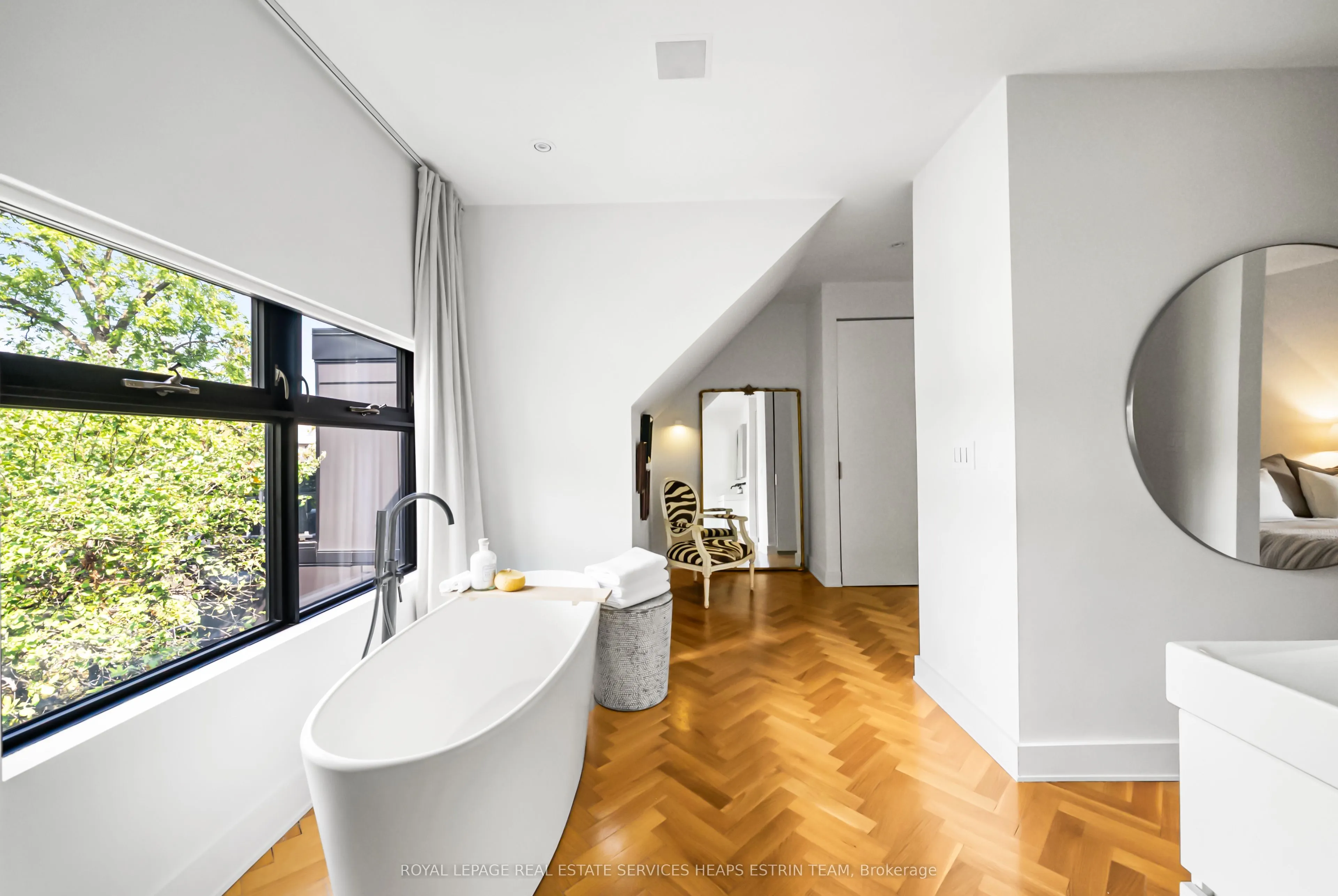74 Roxborough Street W