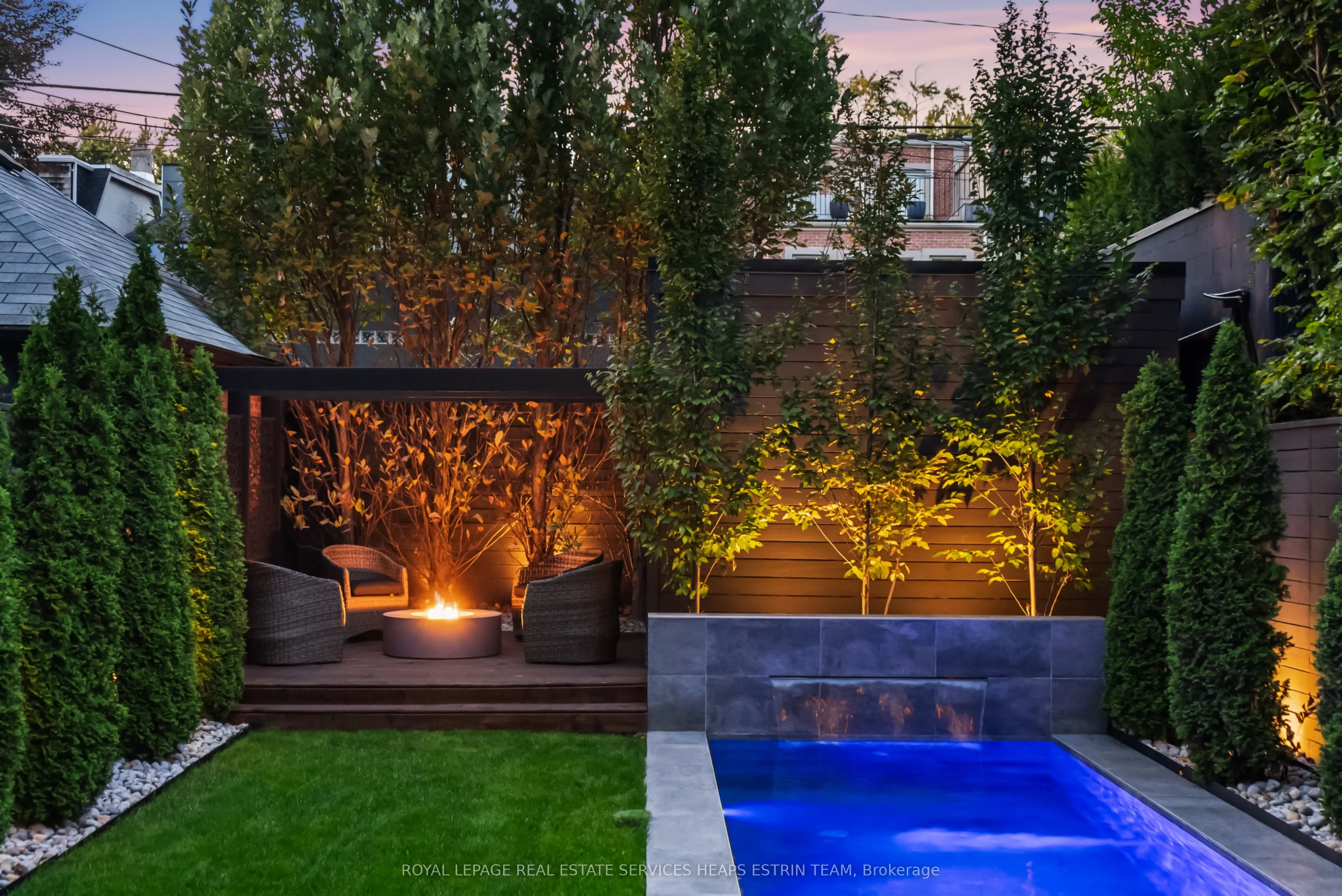 74 Roxborough Street W
